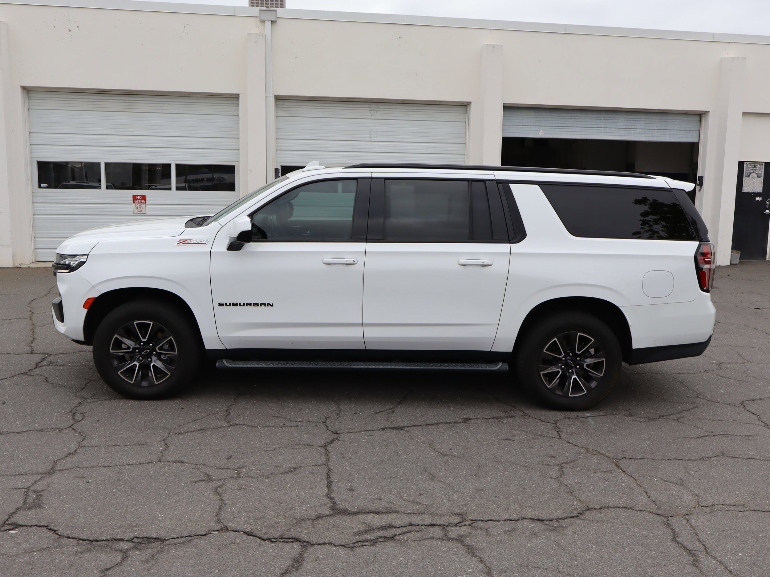 2021 Chevrolet Suburban Z71 photo 6