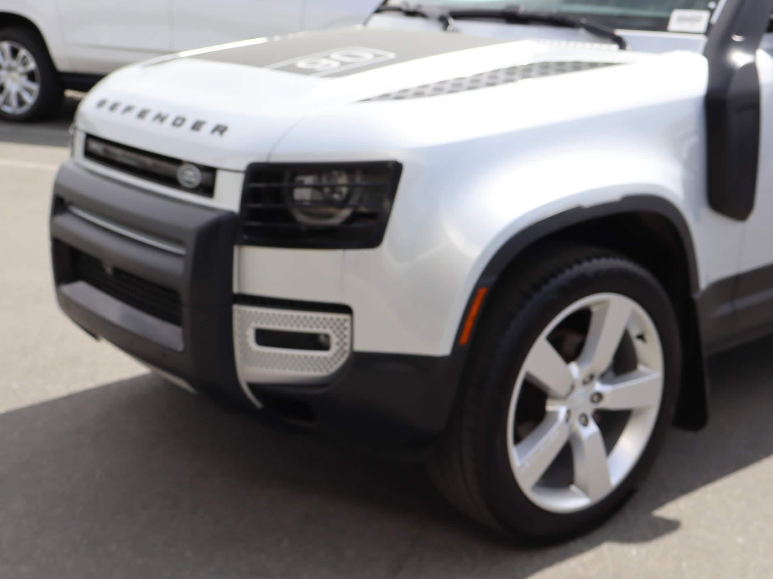 2024 Land Rover Defender S photo 4