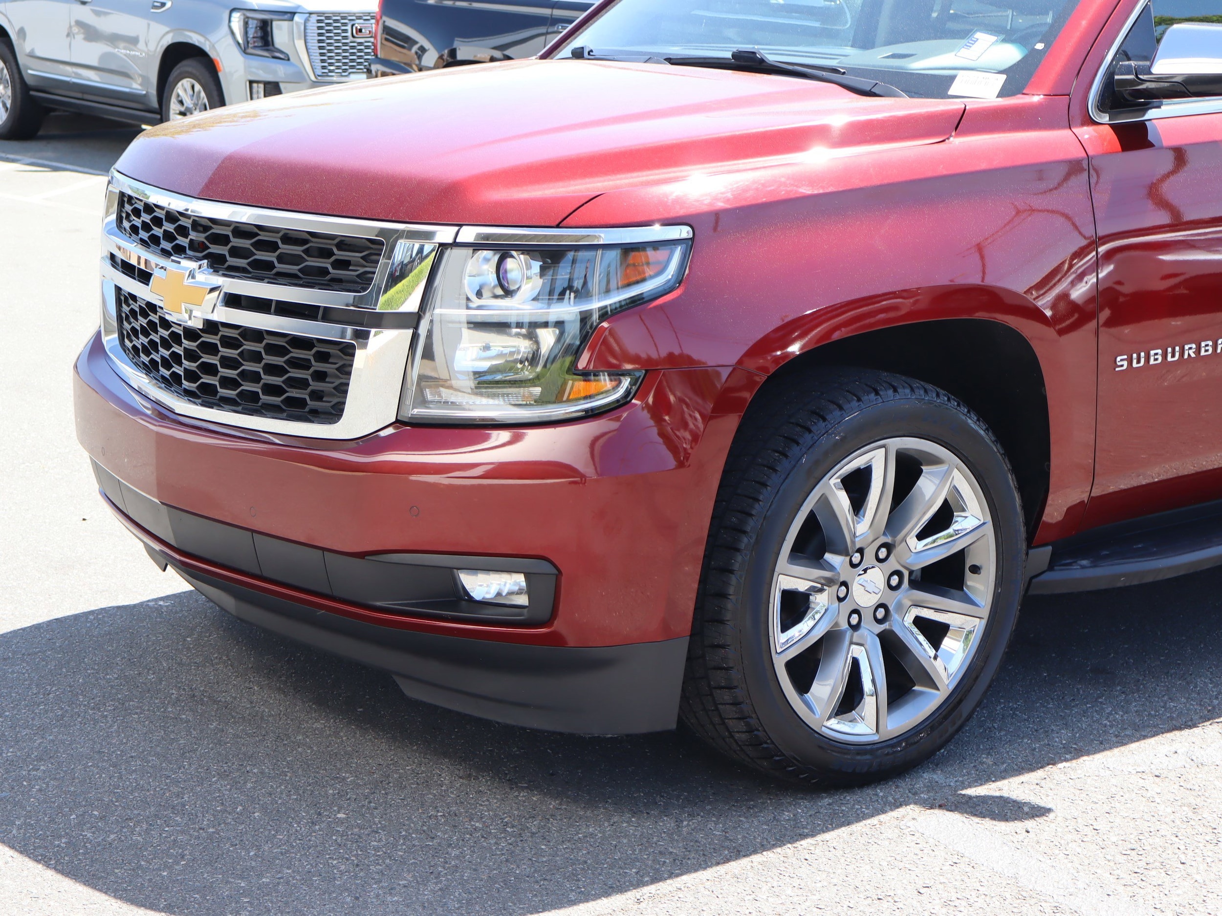 2017 Chevrolet Suburban LT photo 5