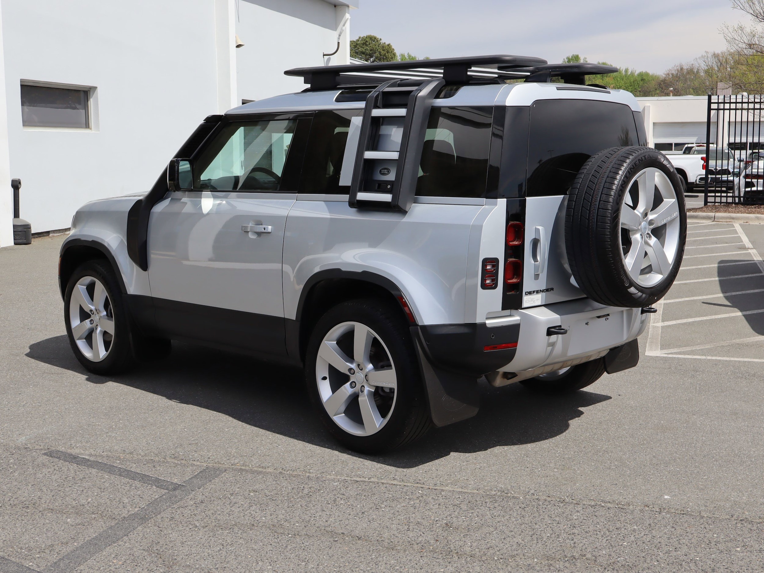 2024 Land Rover Defender S photo 6