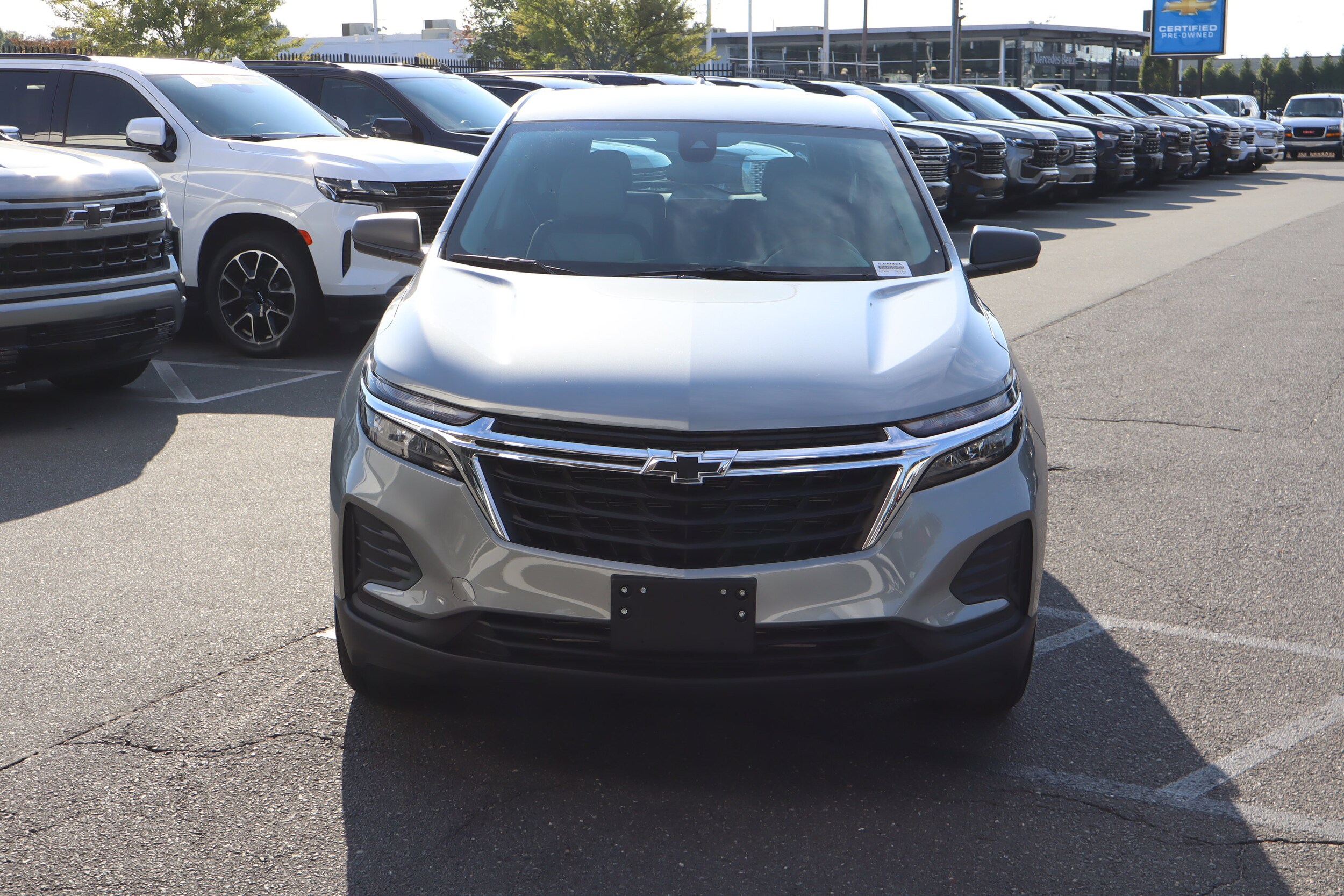 2023 Chevrolet Equinox LS photo 2