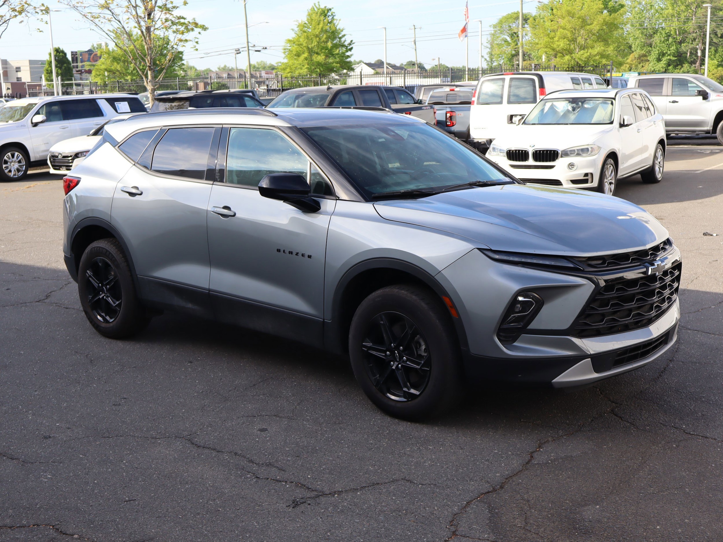 2025 Chevrolet Blazer LT photo 2