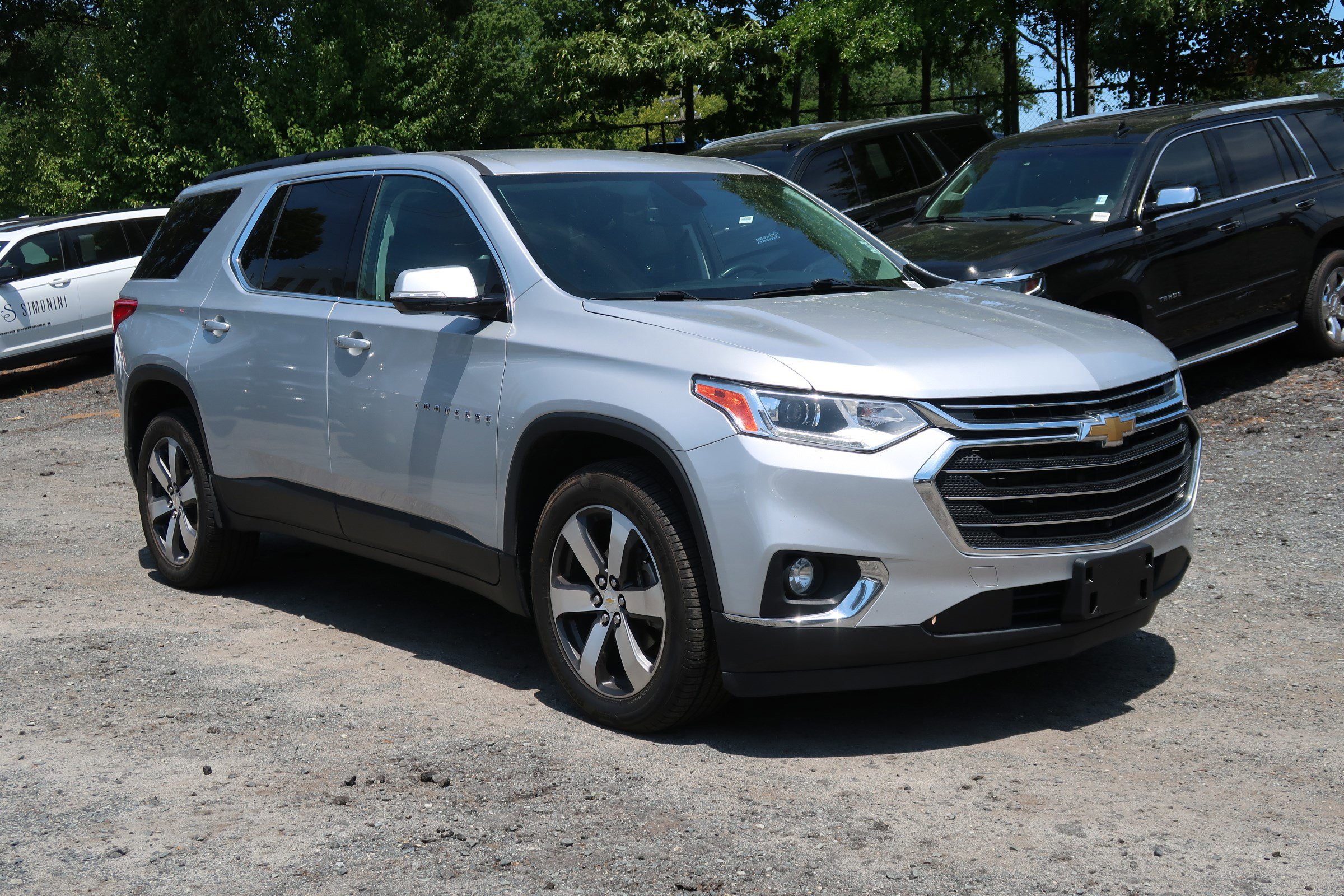 2019 Chevrolet Traverse LT Leather photo 2