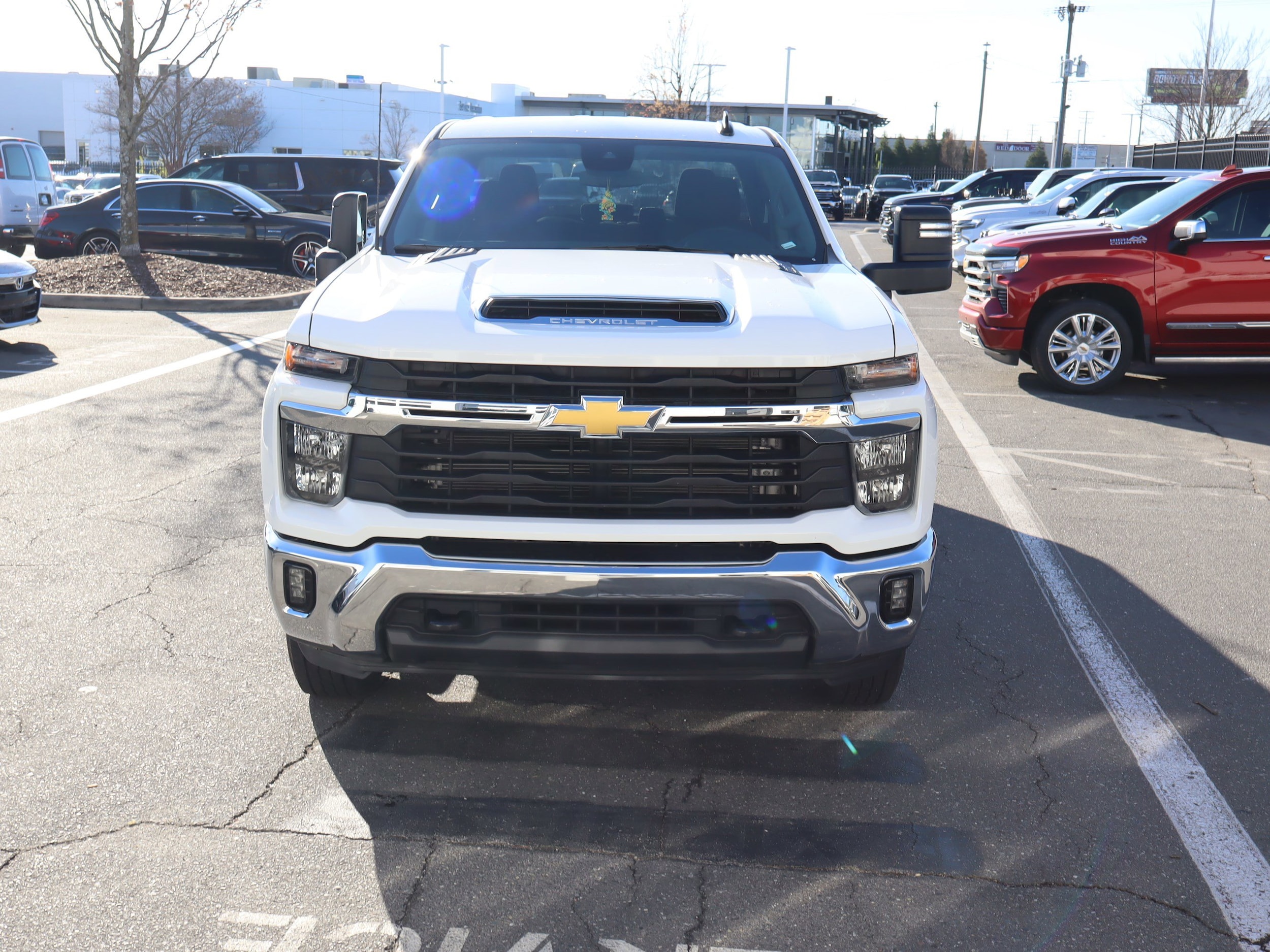 2025 Chevrolet Silverado 2500HD LT photo 2