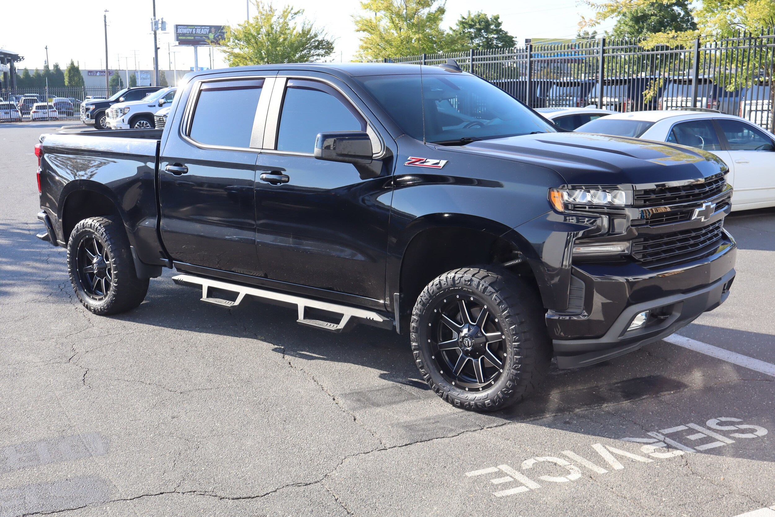 2019 Chevrolet Silverado RST photo 2