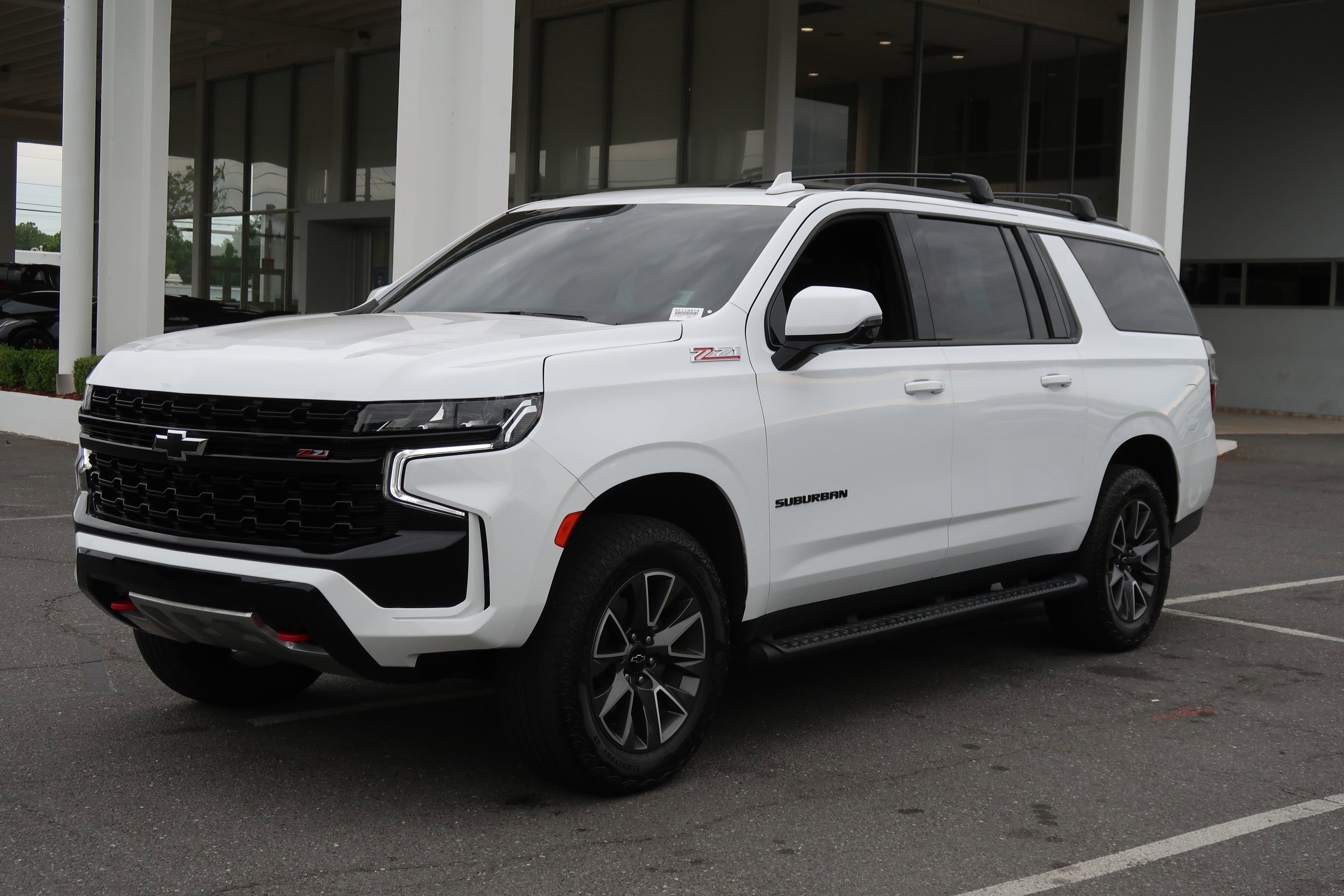 2024 Chevrolet Suburban Z71 photo 4