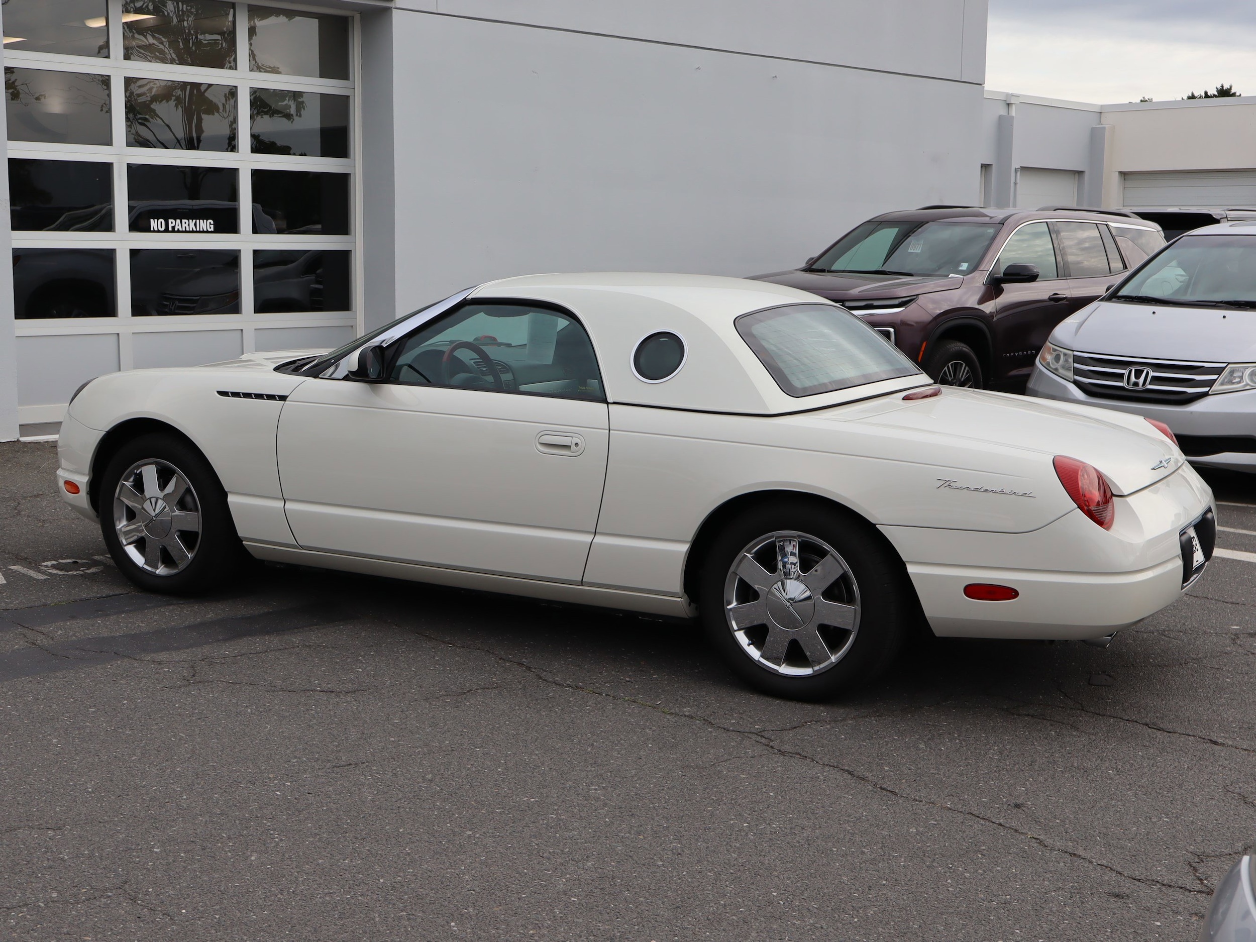 2002 Ford Thunderbird Deluxe photo 3