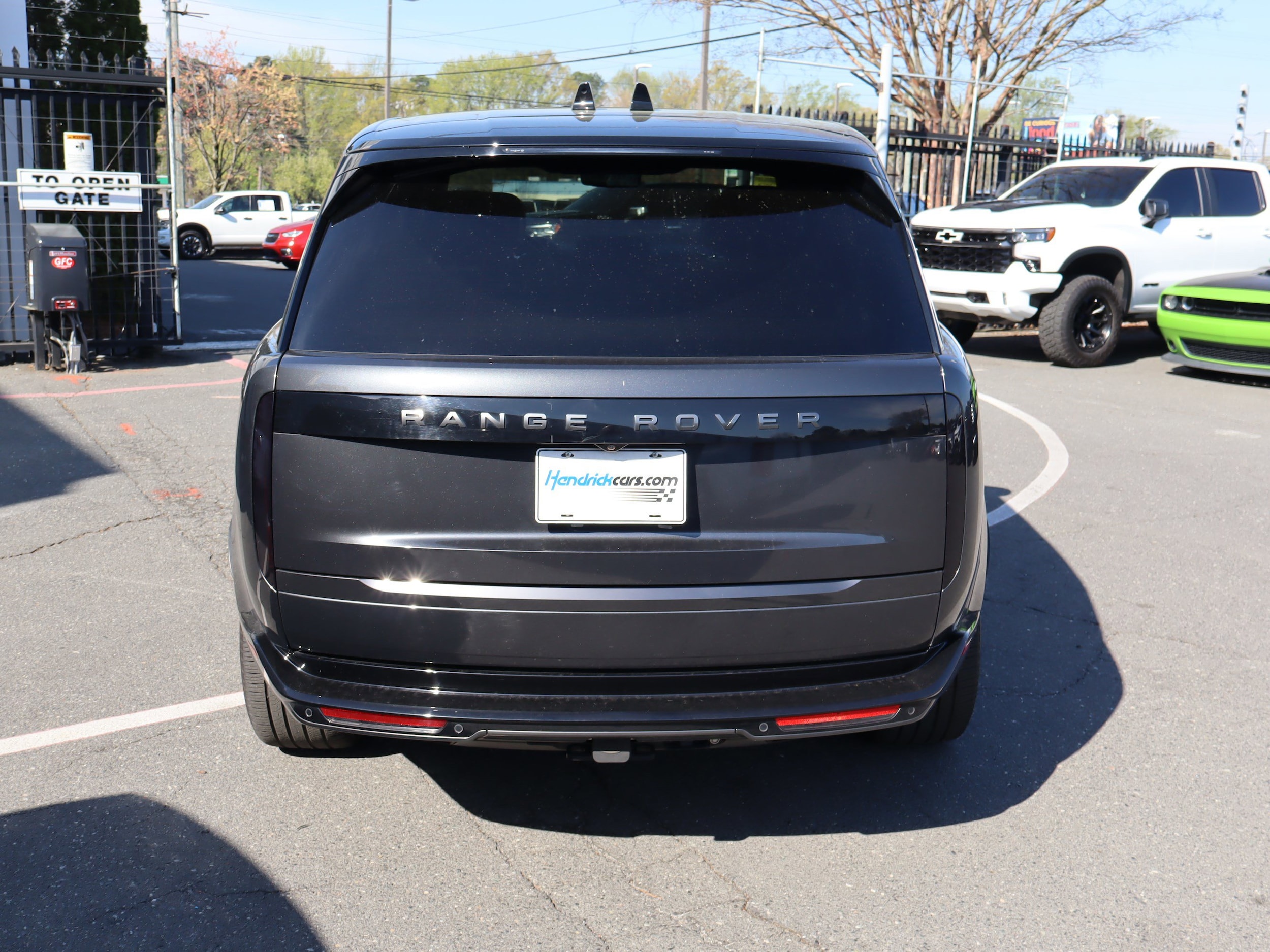 2024 Land Rover Range Rover SE photo 3