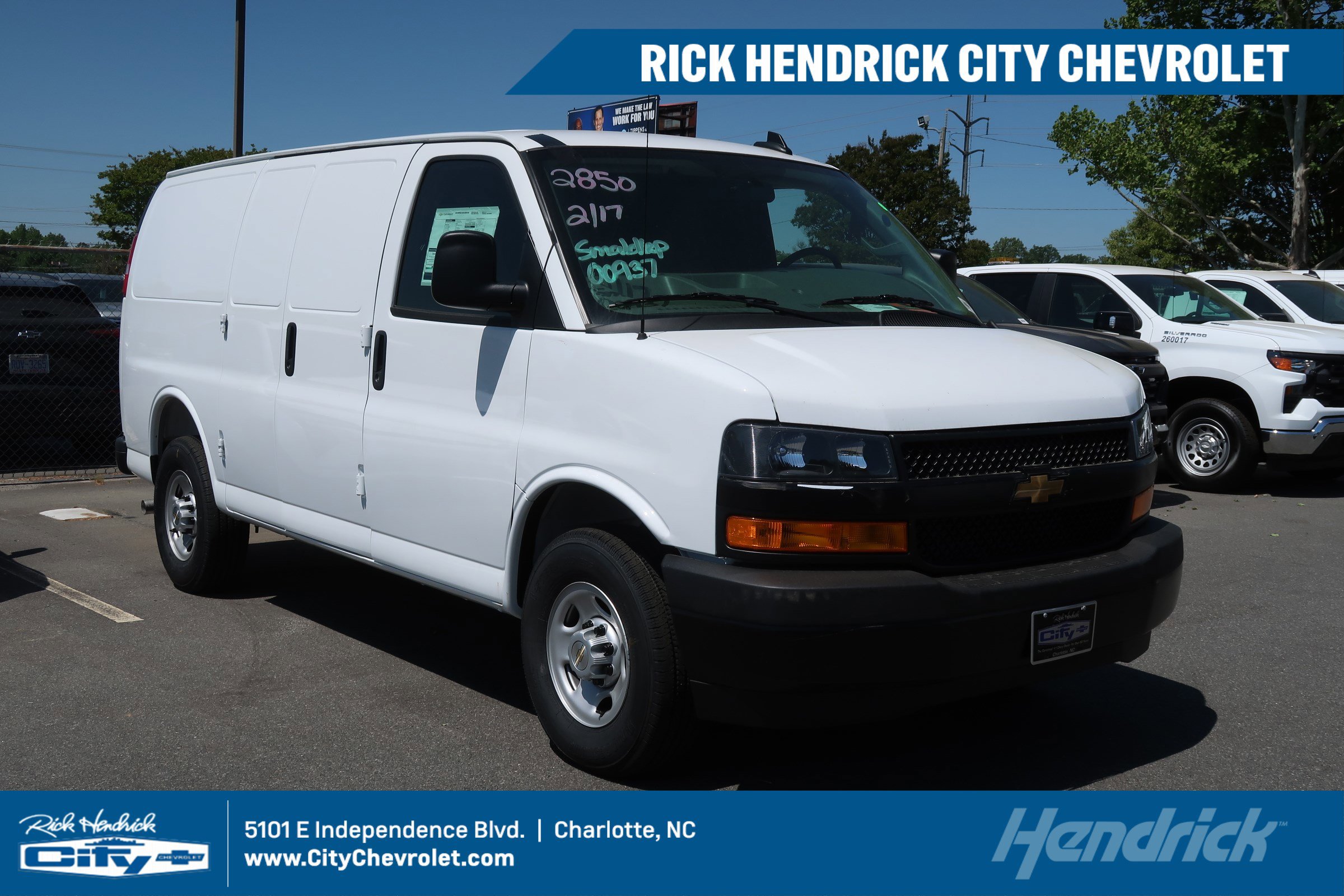 2026 Chevrolet Express 2500 Work Van HD's photo