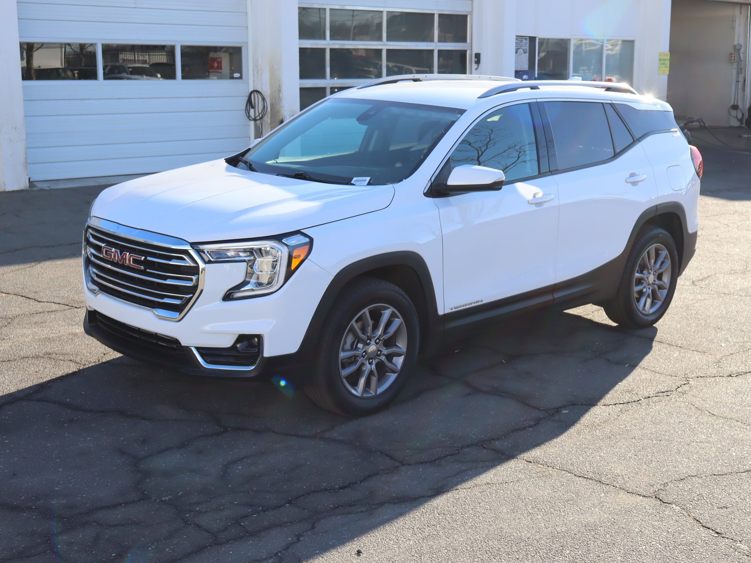 2024 GMC Terrain SLT photo 4