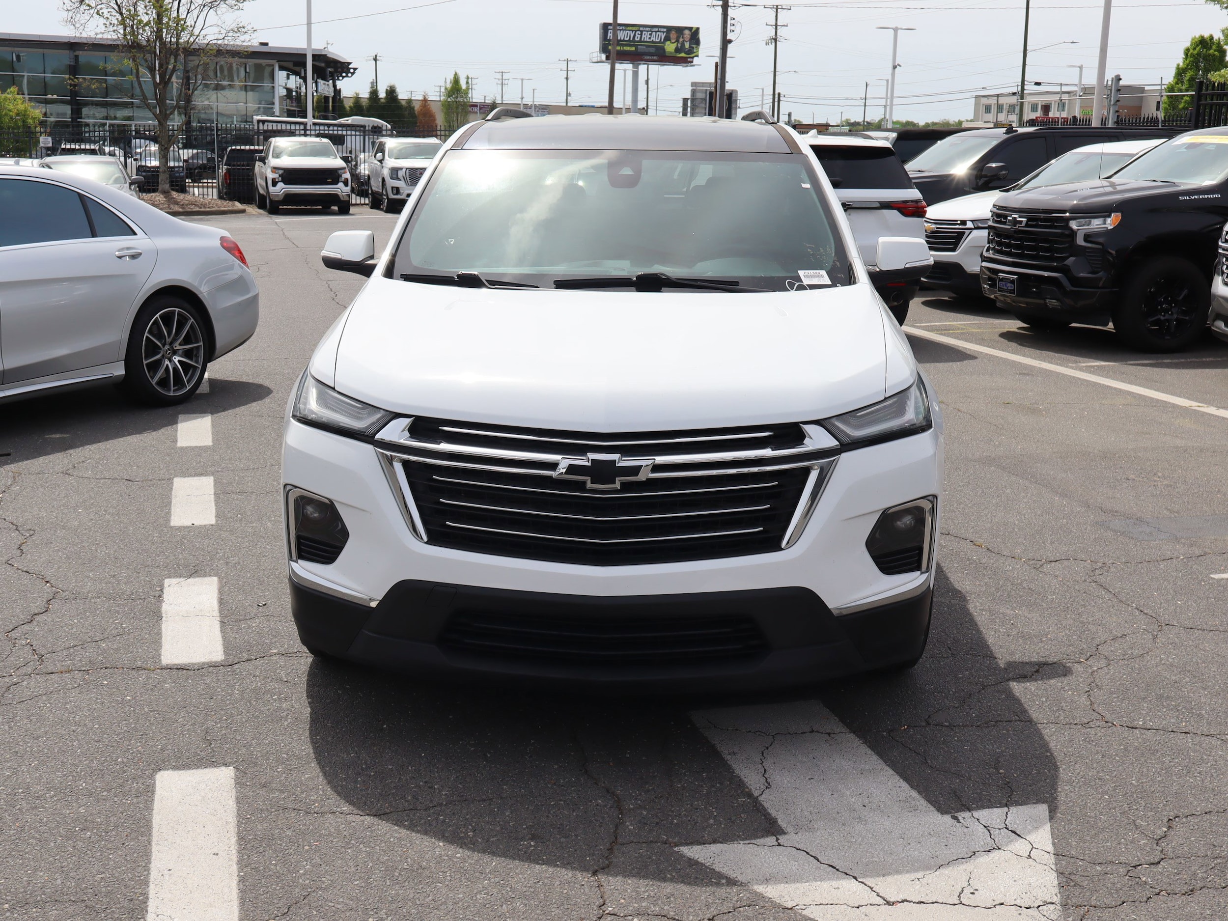 2022 Chevrolet Traverse LT Cloth photo 2