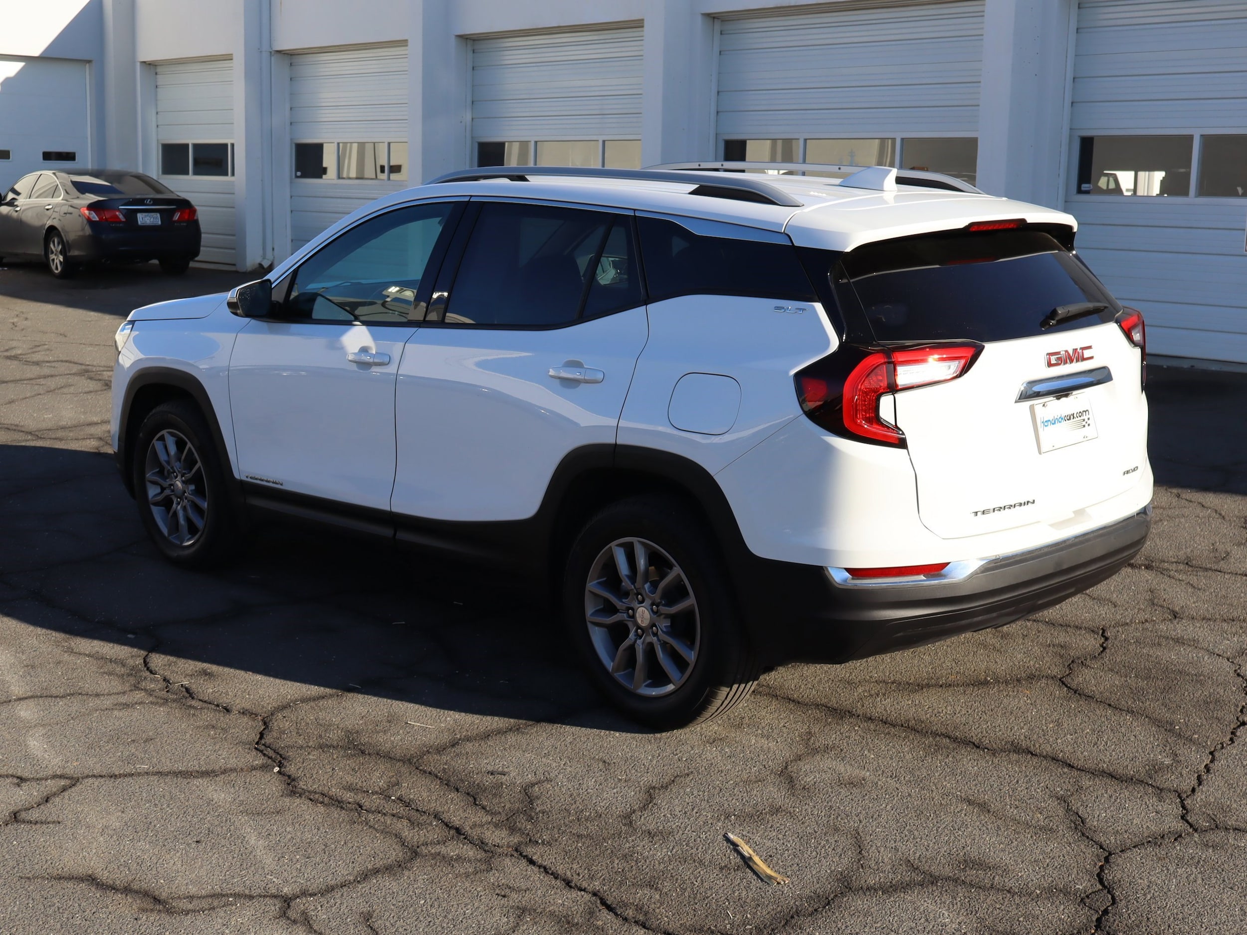 2024 GMC Terrain SLT photo 3