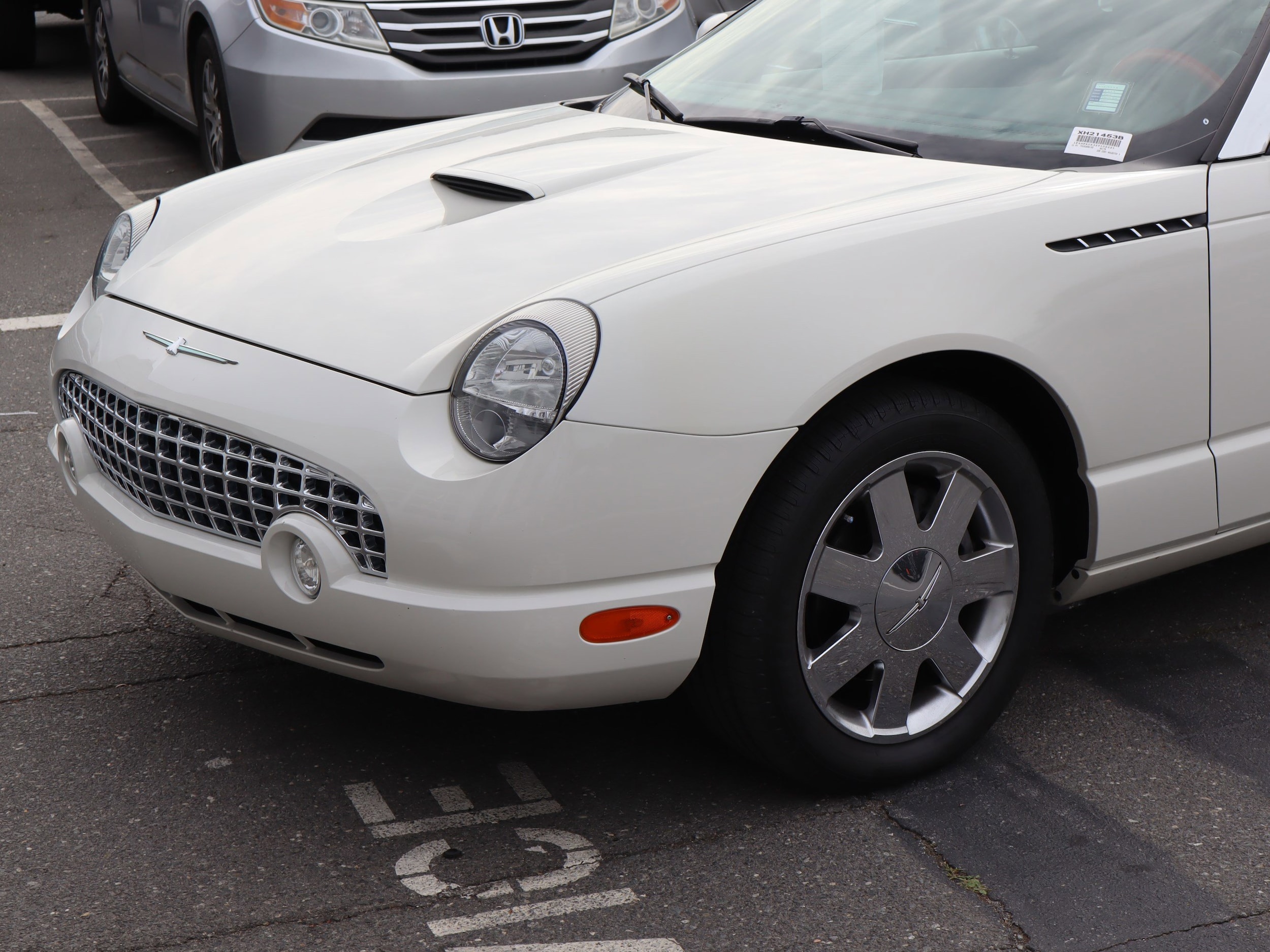 2002 Ford Thunderbird Deluxe photo 5