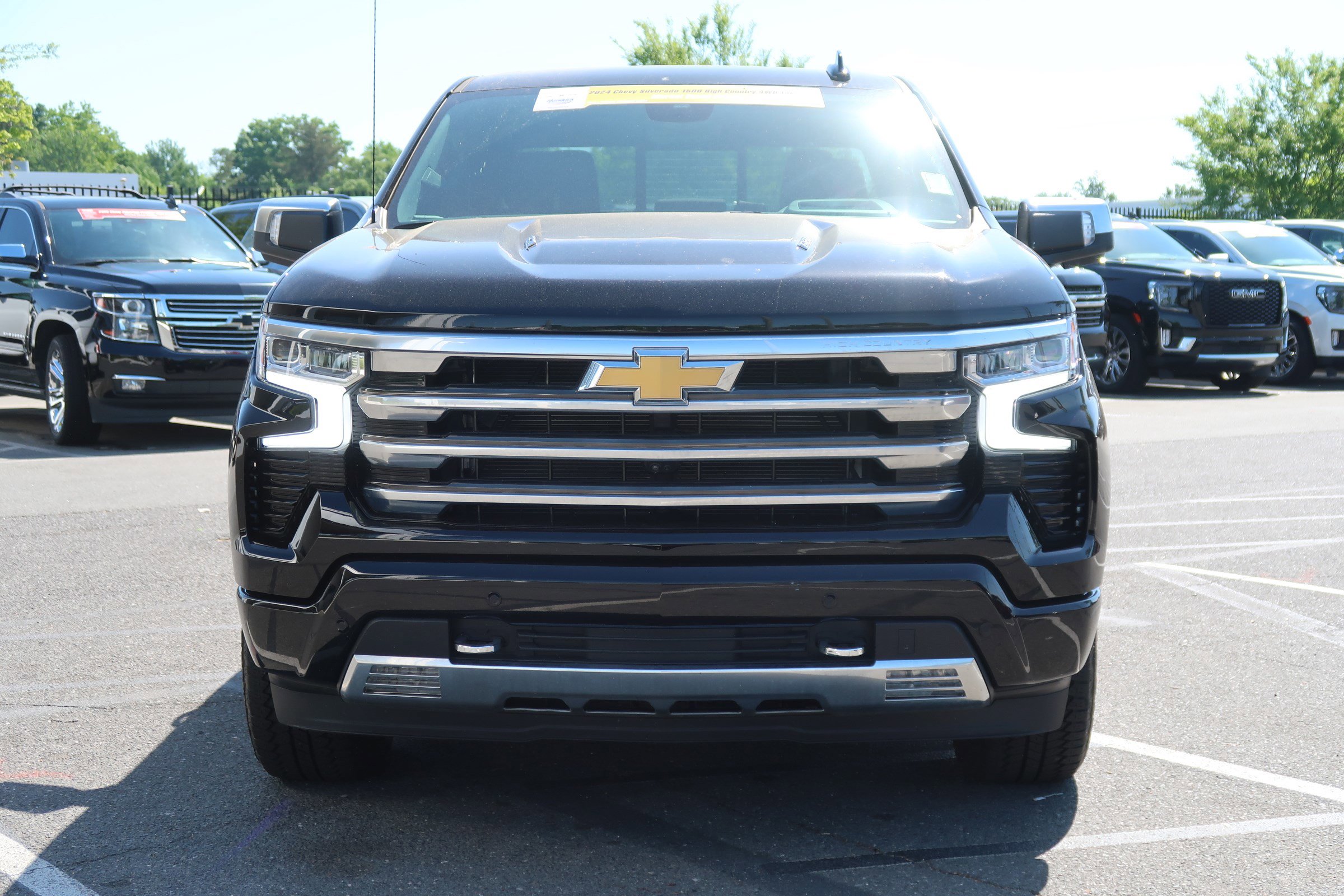 2024 Chevrolet Silverado 1500 High Country photo 2