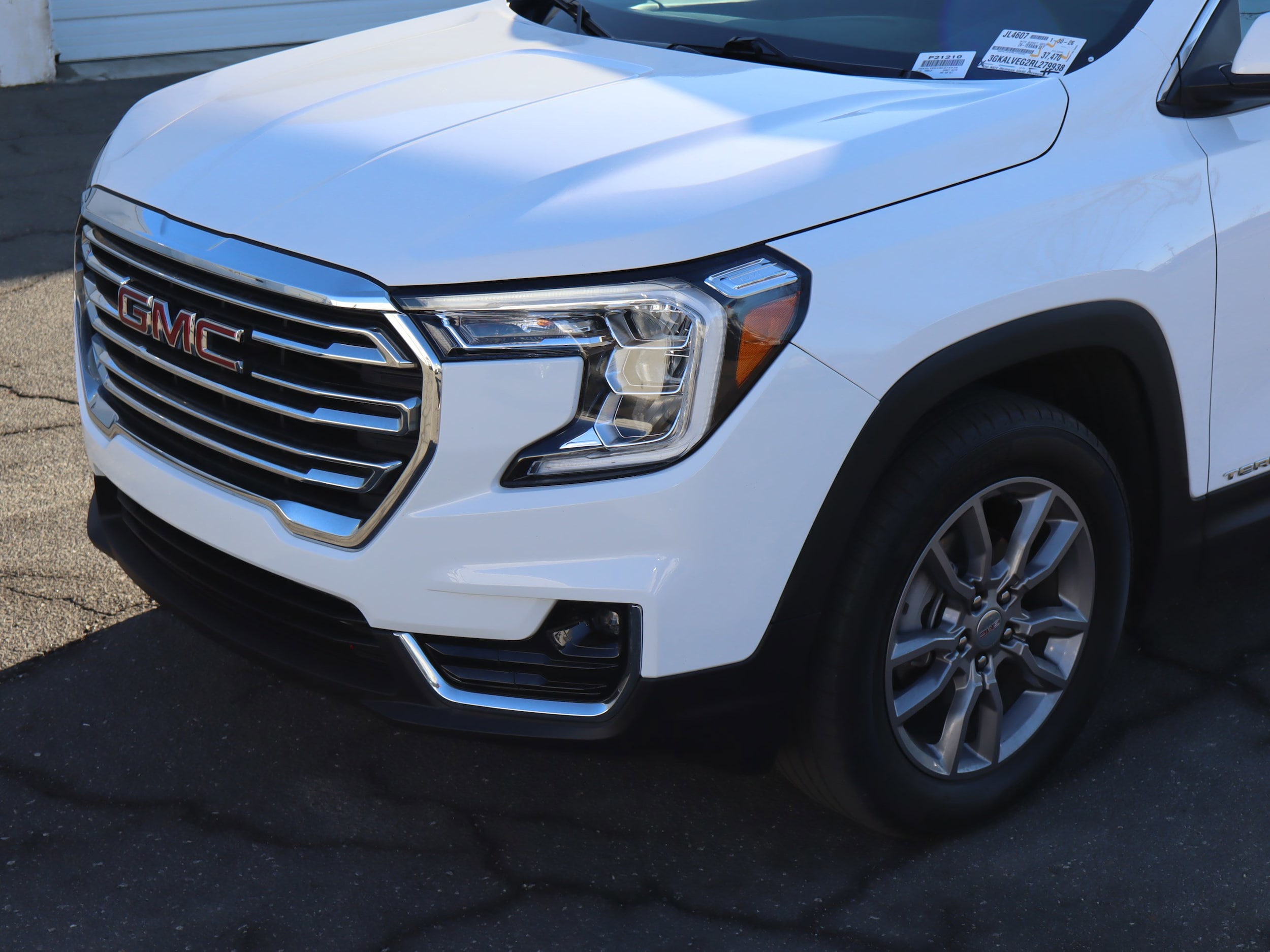 2024 GMC Terrain SLT photo 5