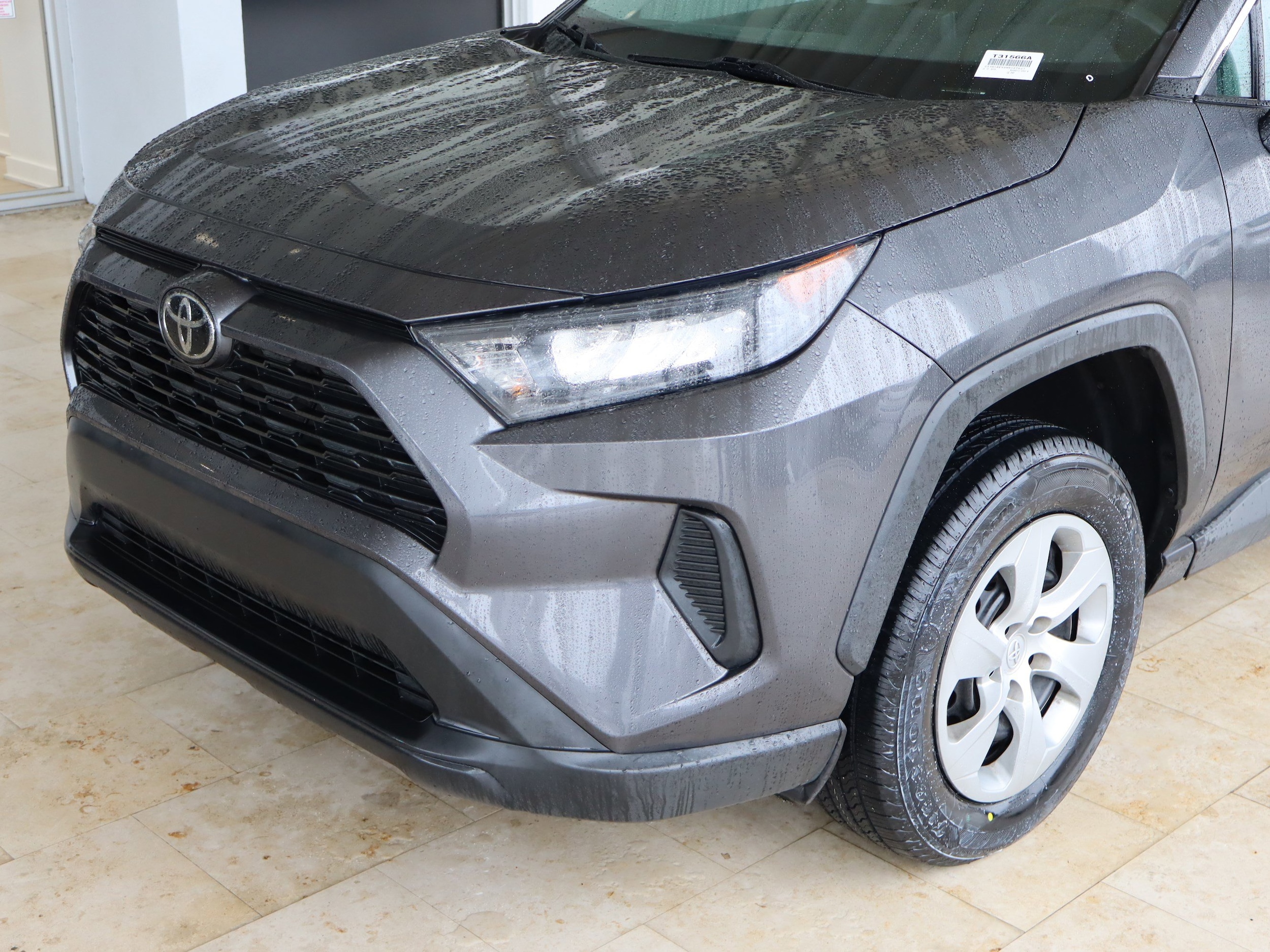 2022 Toyota RAV4 LE photo 4