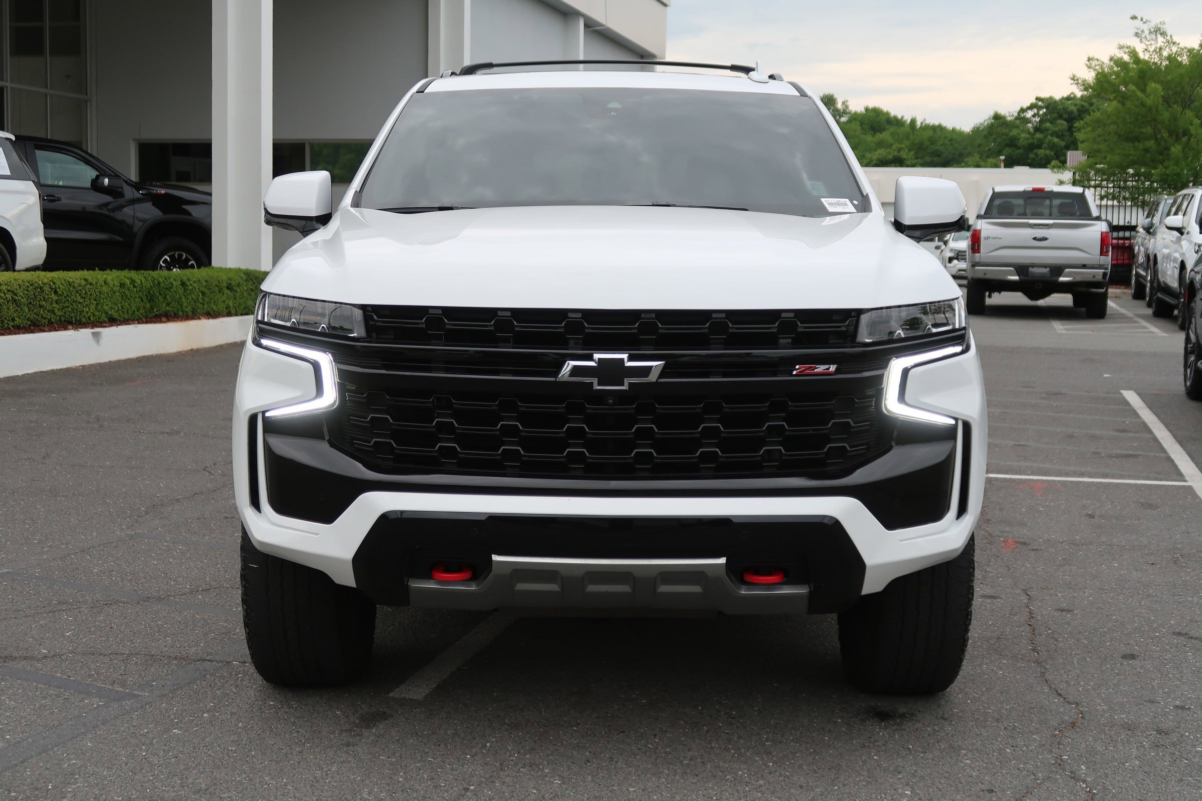 2024 Chevrolet Suburban Z71 photo 2