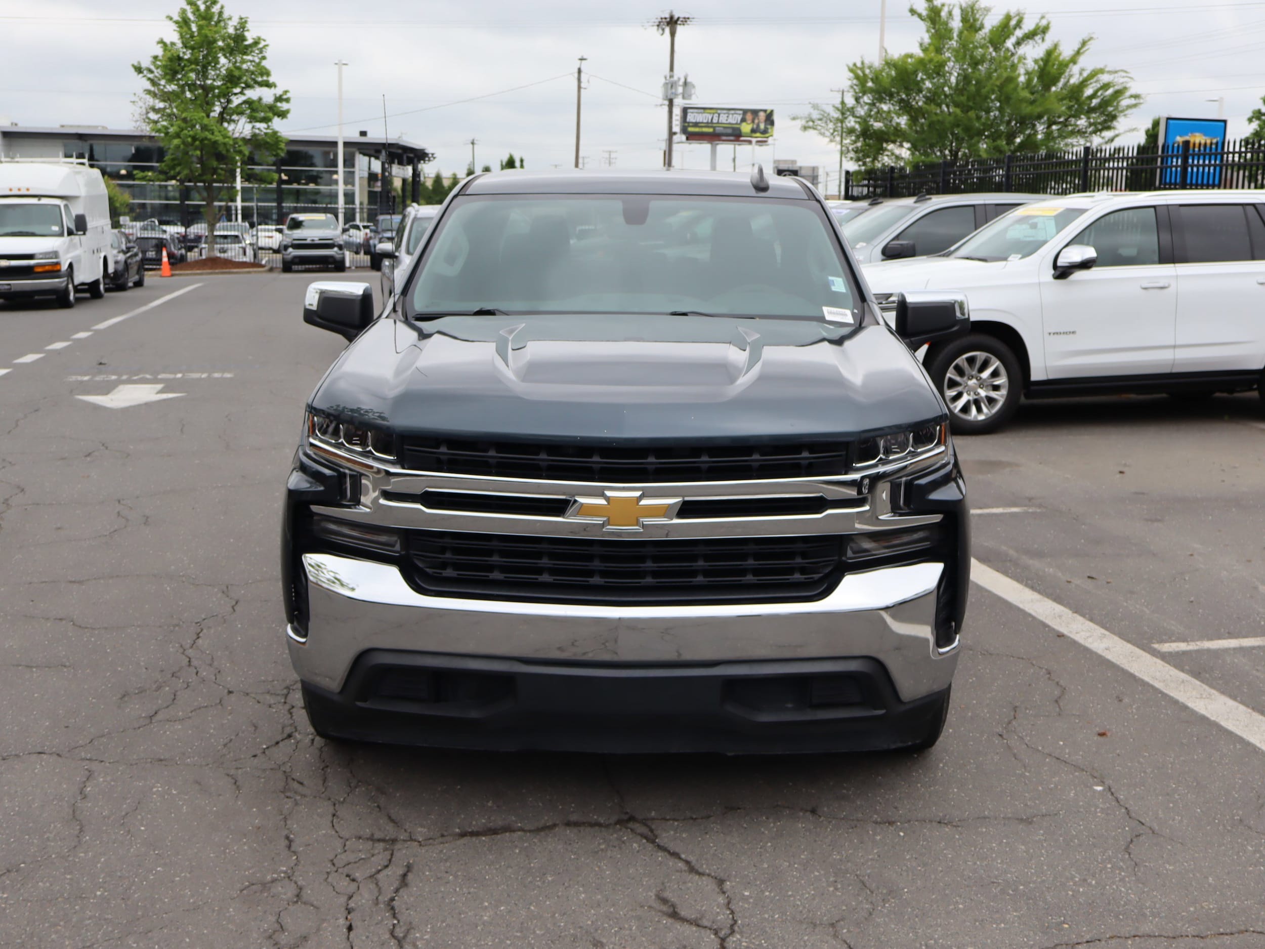 2020 Chevrolet Silverado 1500 LT photo 3