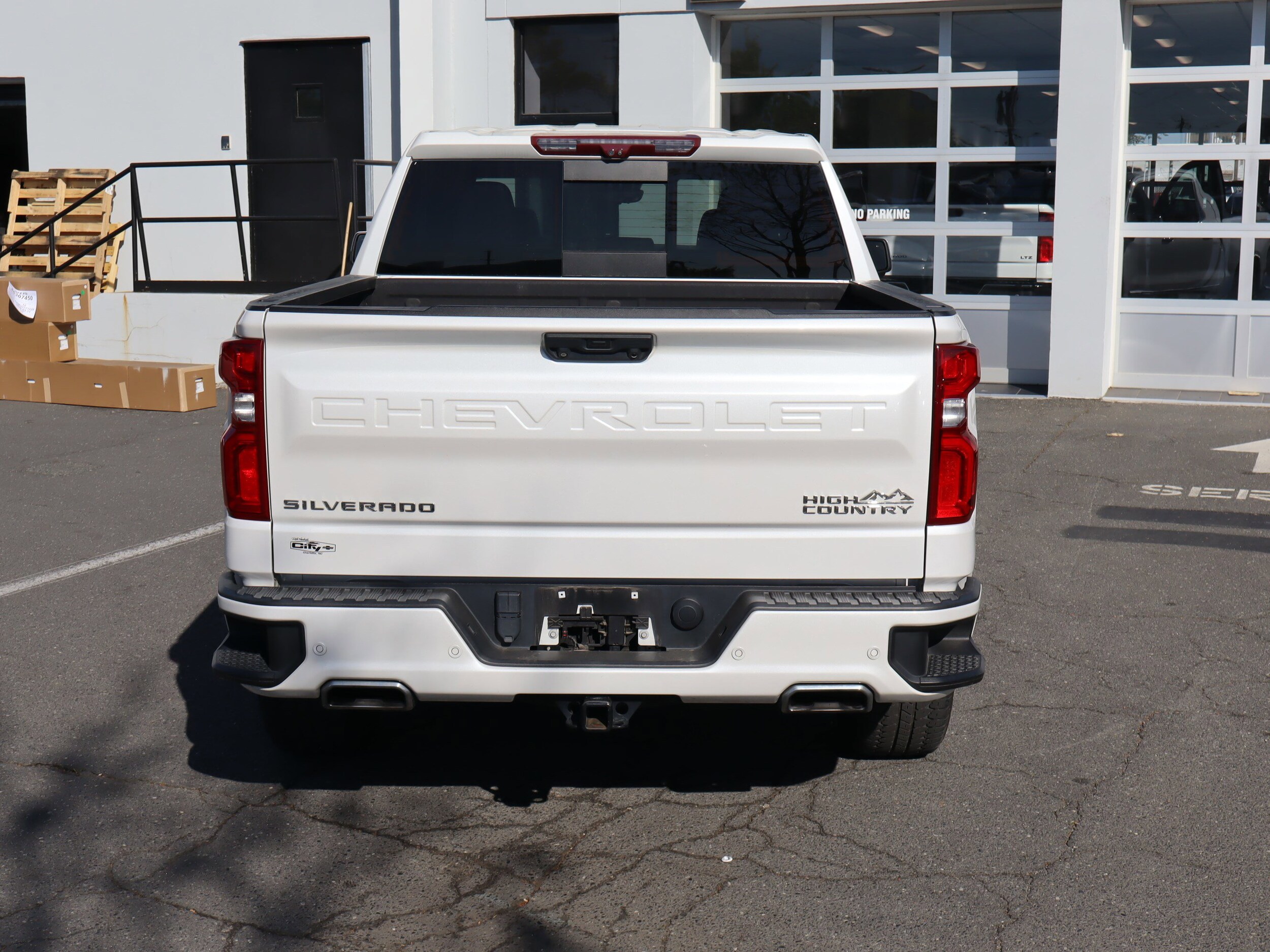 2023 Chevrolet Silverado 1500 High Country photo 3