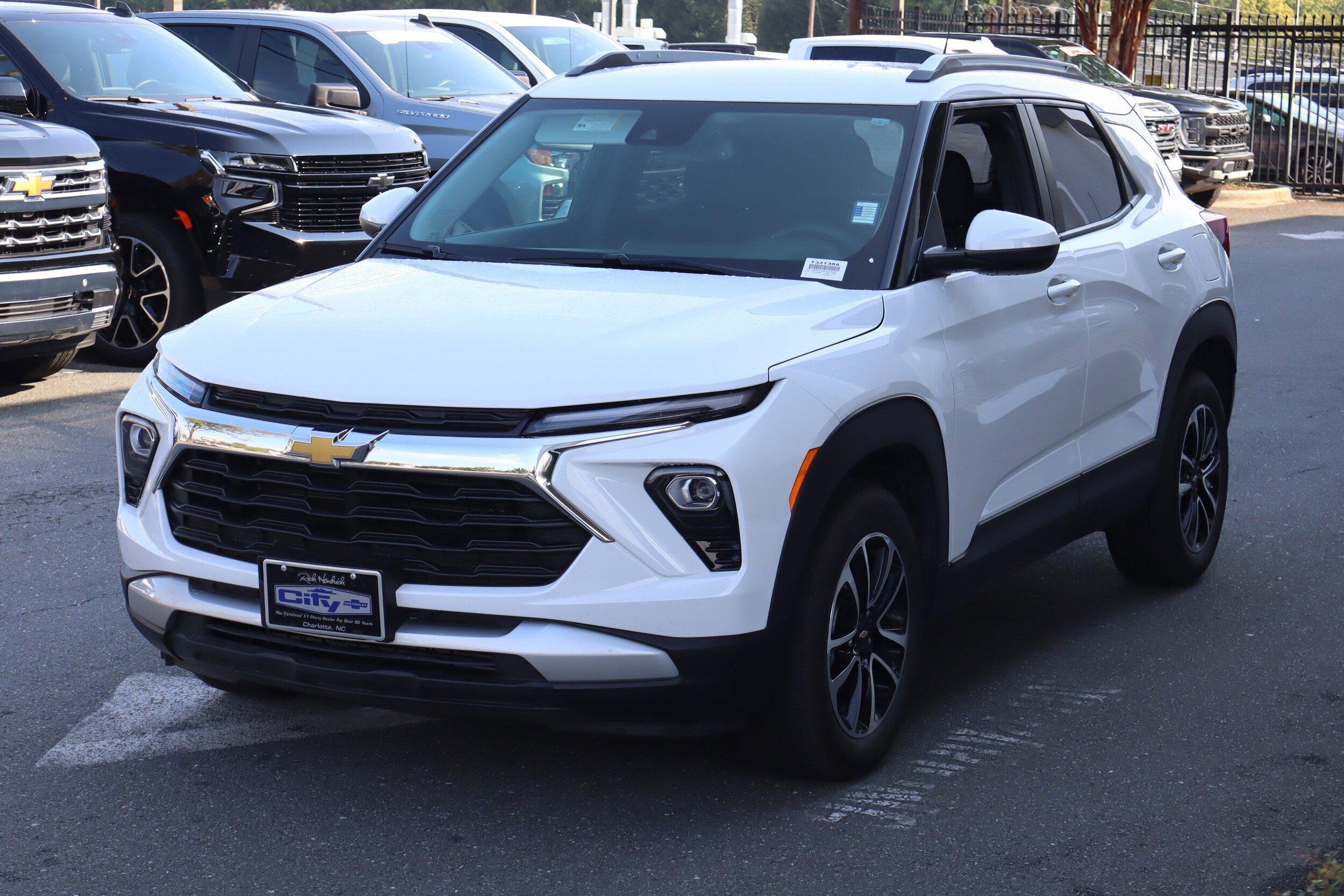 2024 Chevrolet Trailblazer LT photo 2