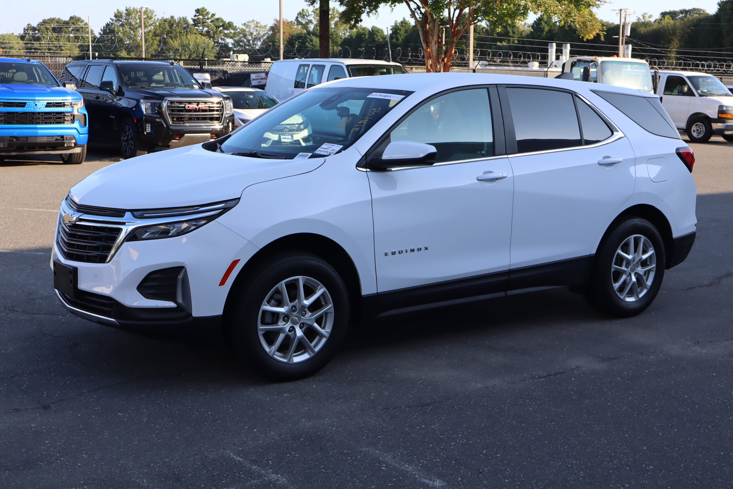 2024 Chevrolet Equinox LT photo 3