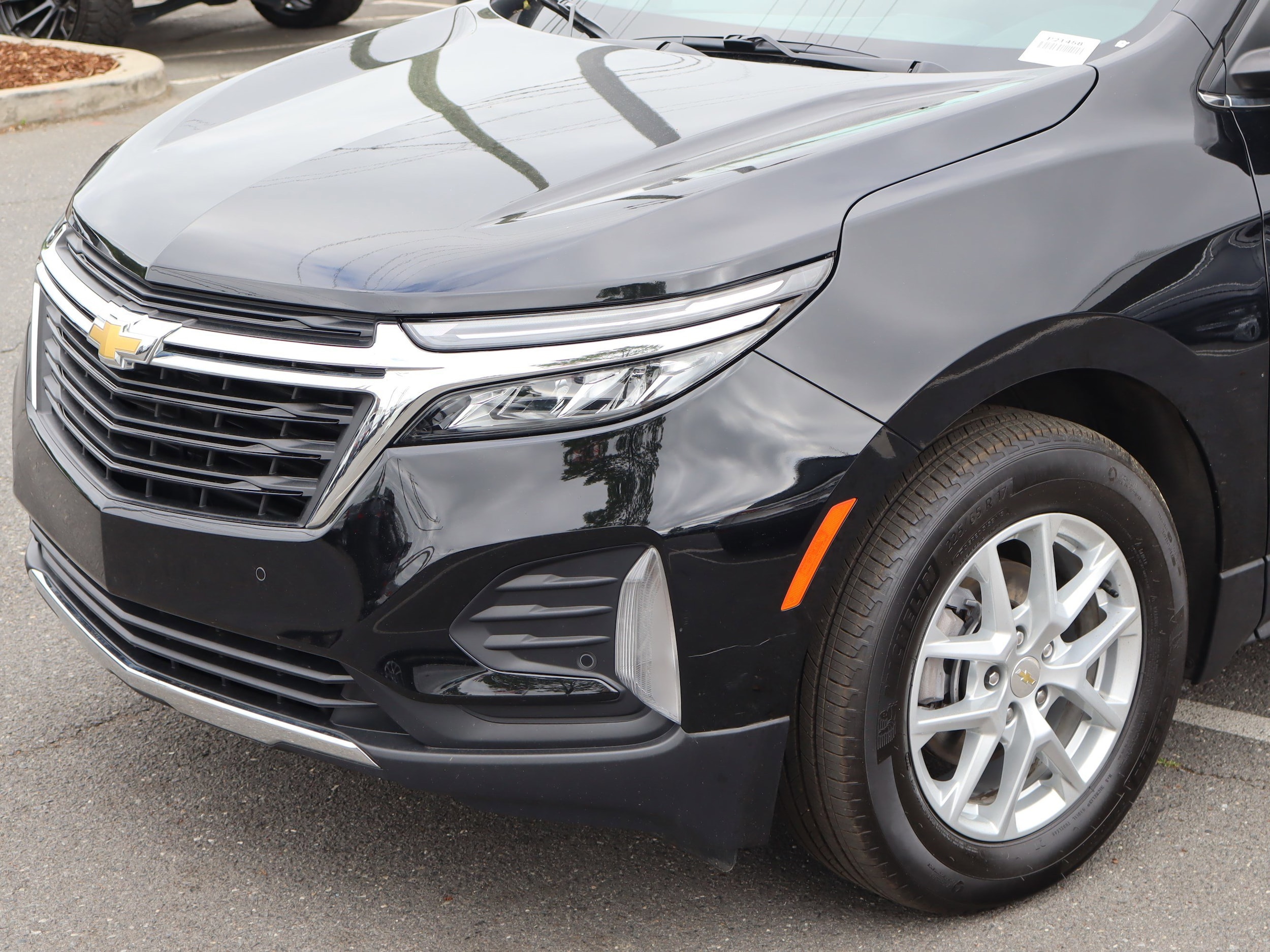 2024 Chevrolet Equinox LT photo 4