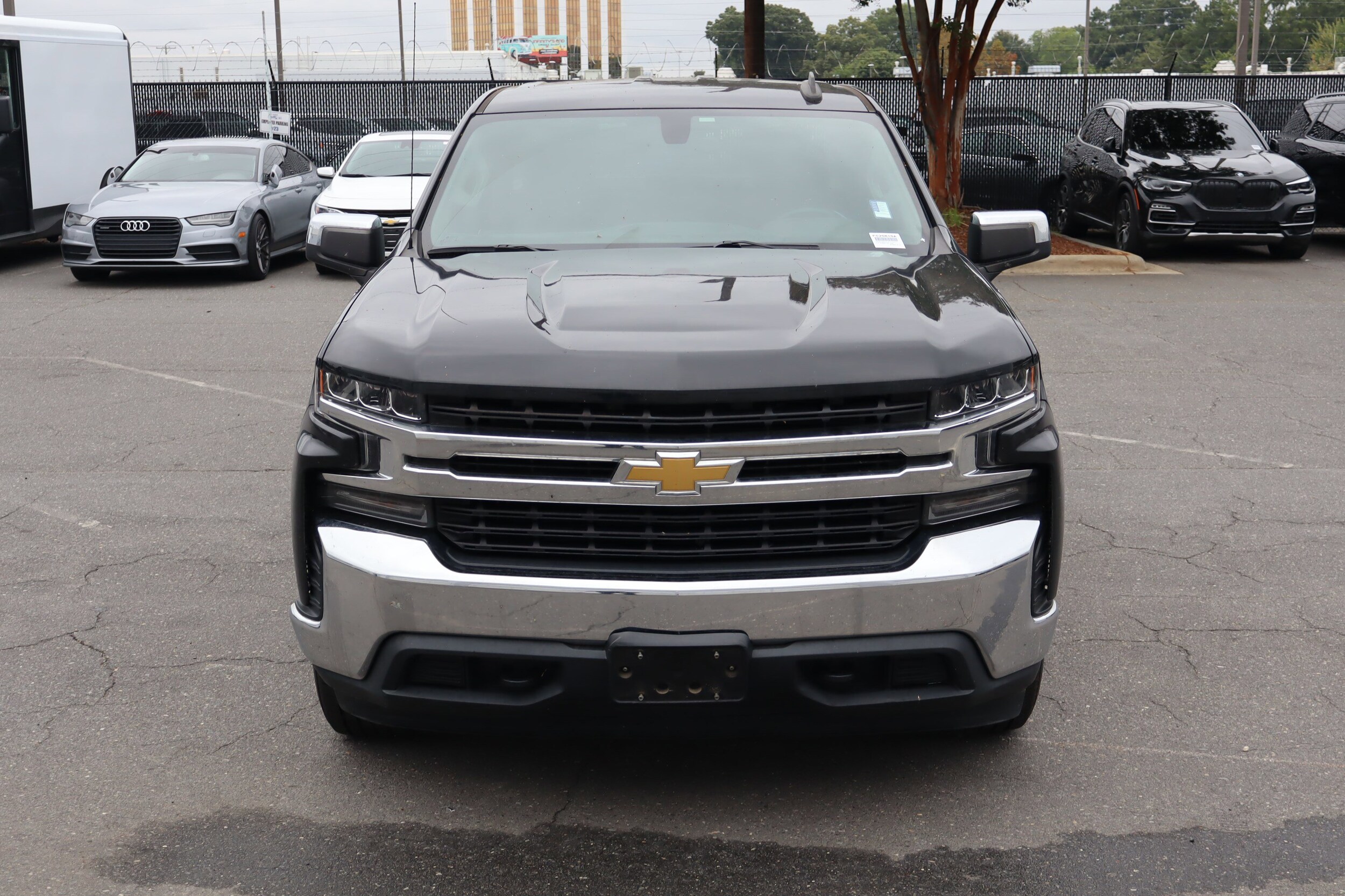 2020 Chevrolet Silverado 1500 LT photo 2