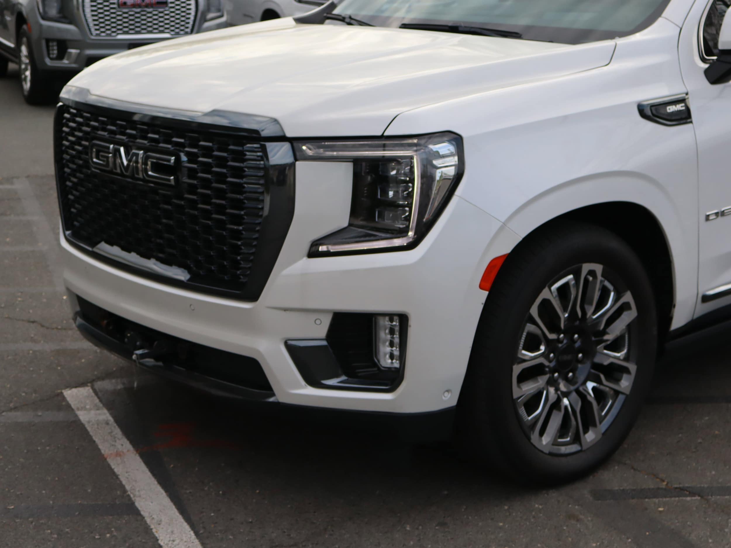 2023 GMC Yukon Denali Ultimate photo 5