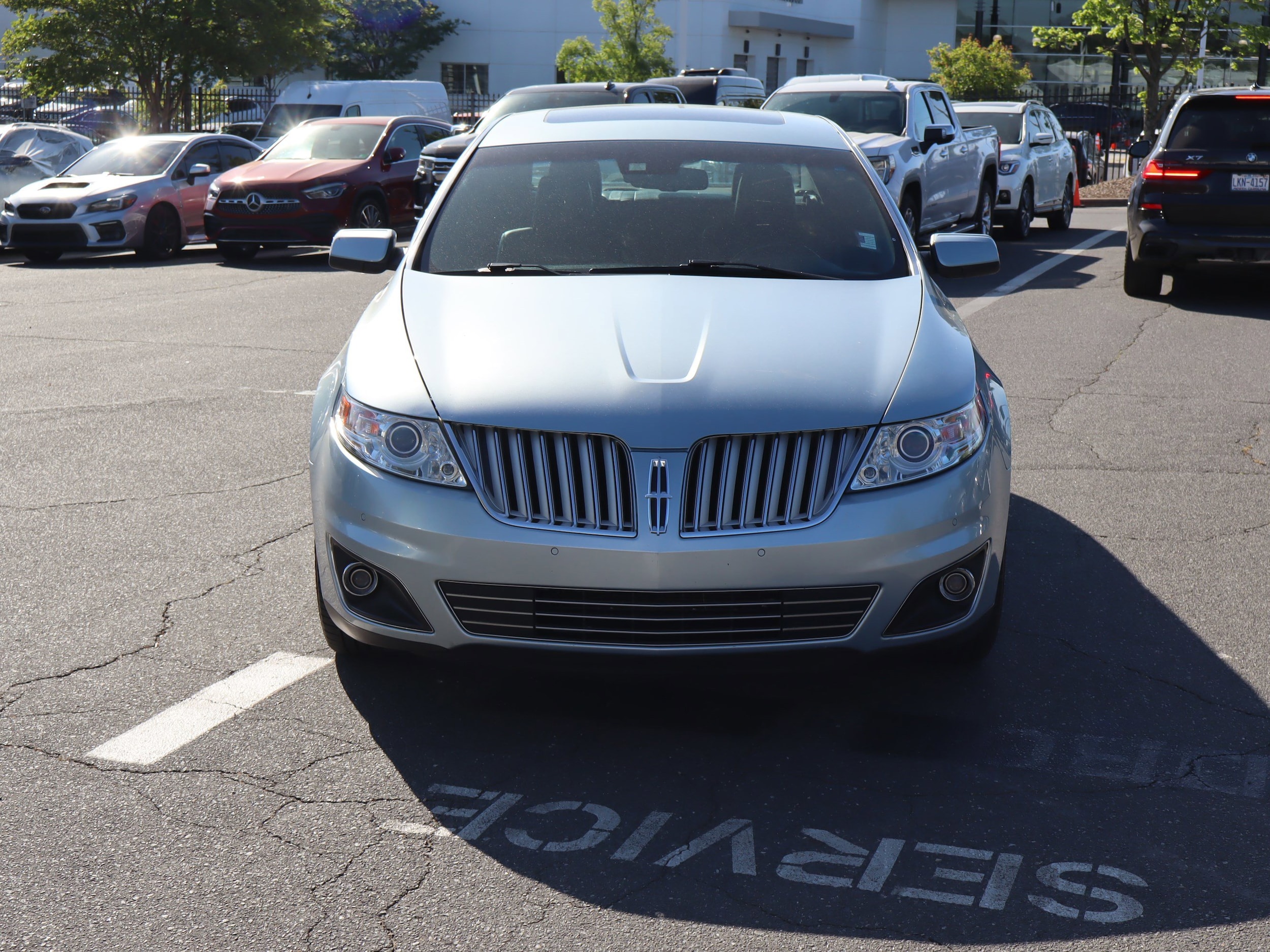 2009 Lincoln MKS photo 2