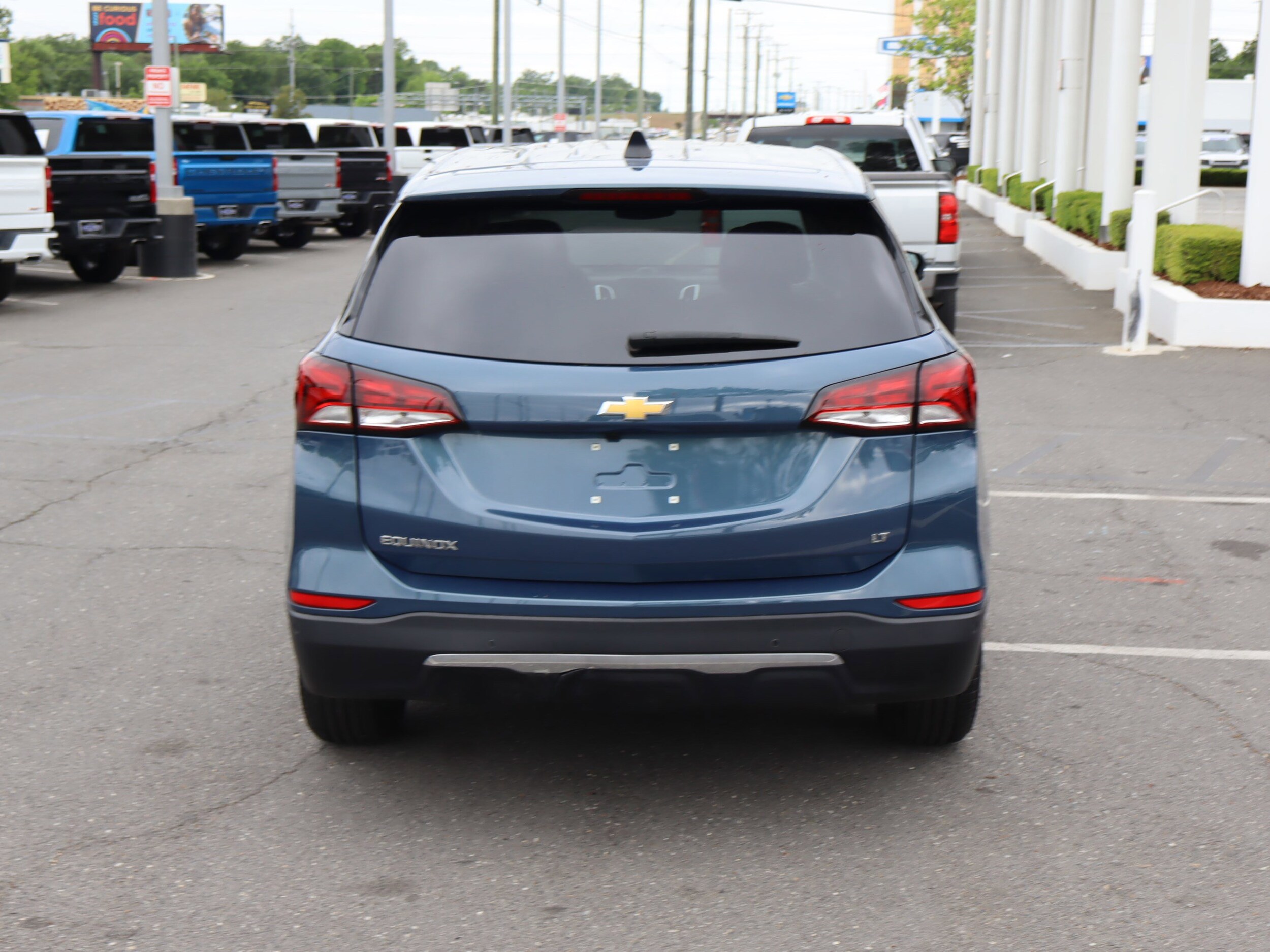 2024 Chevrolet Equinox LT photo 3