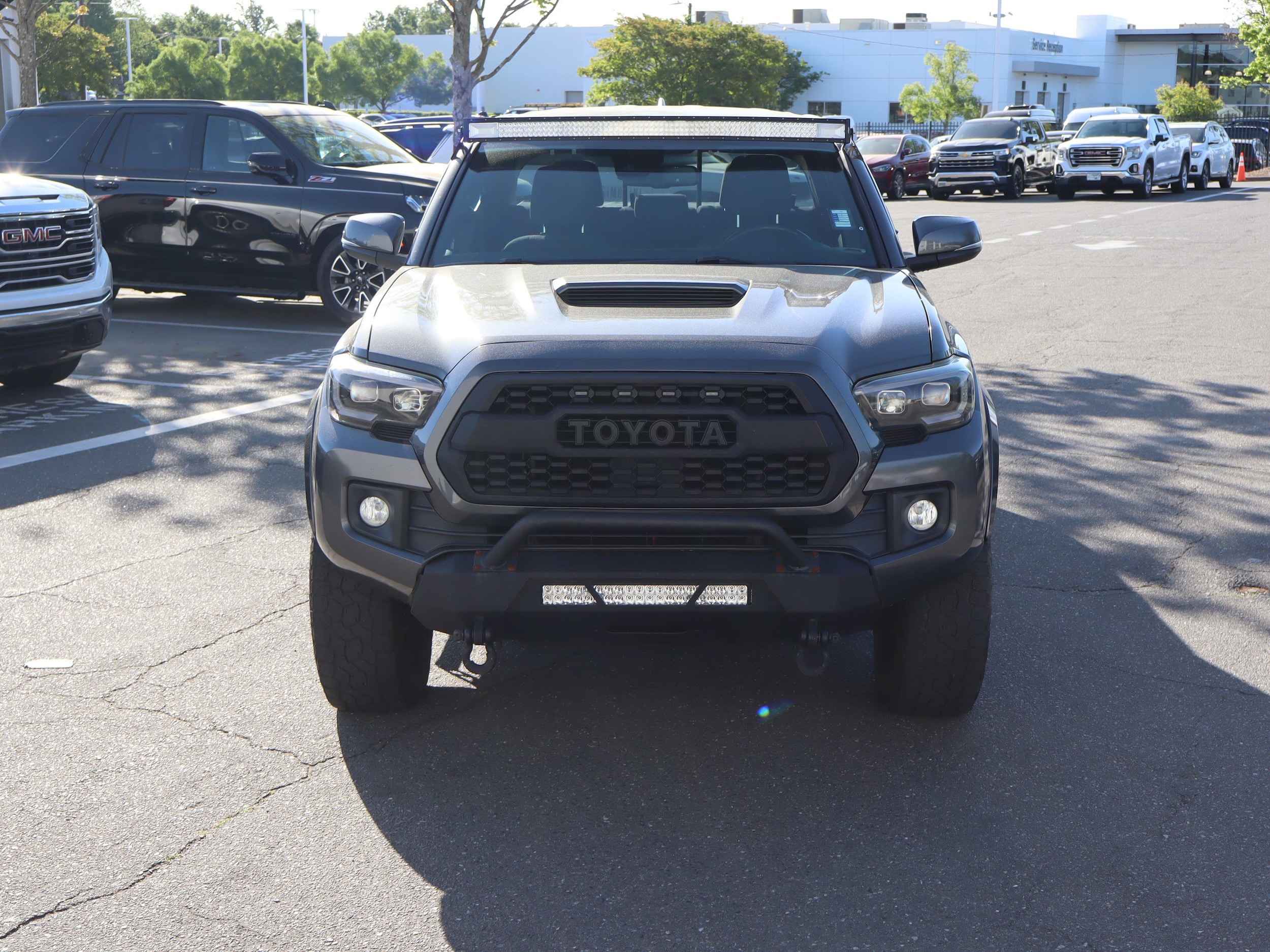 2018 Toyota Tacoma TRD Sport photo 2