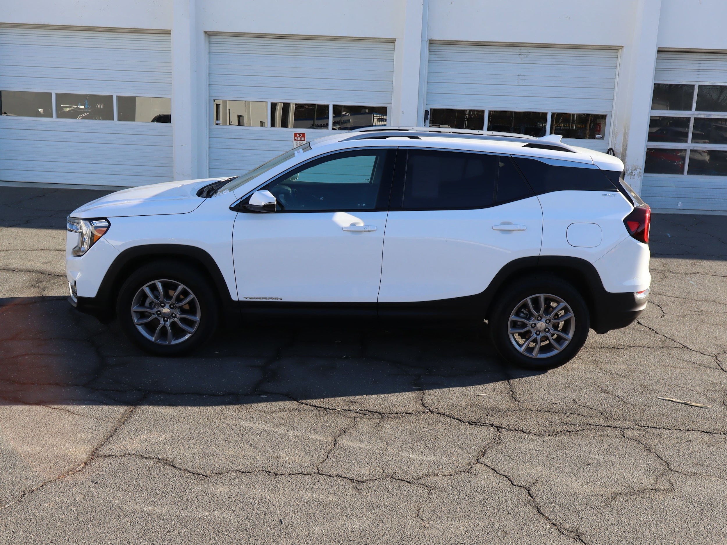 2024 GMC Terrain SLT photo 6