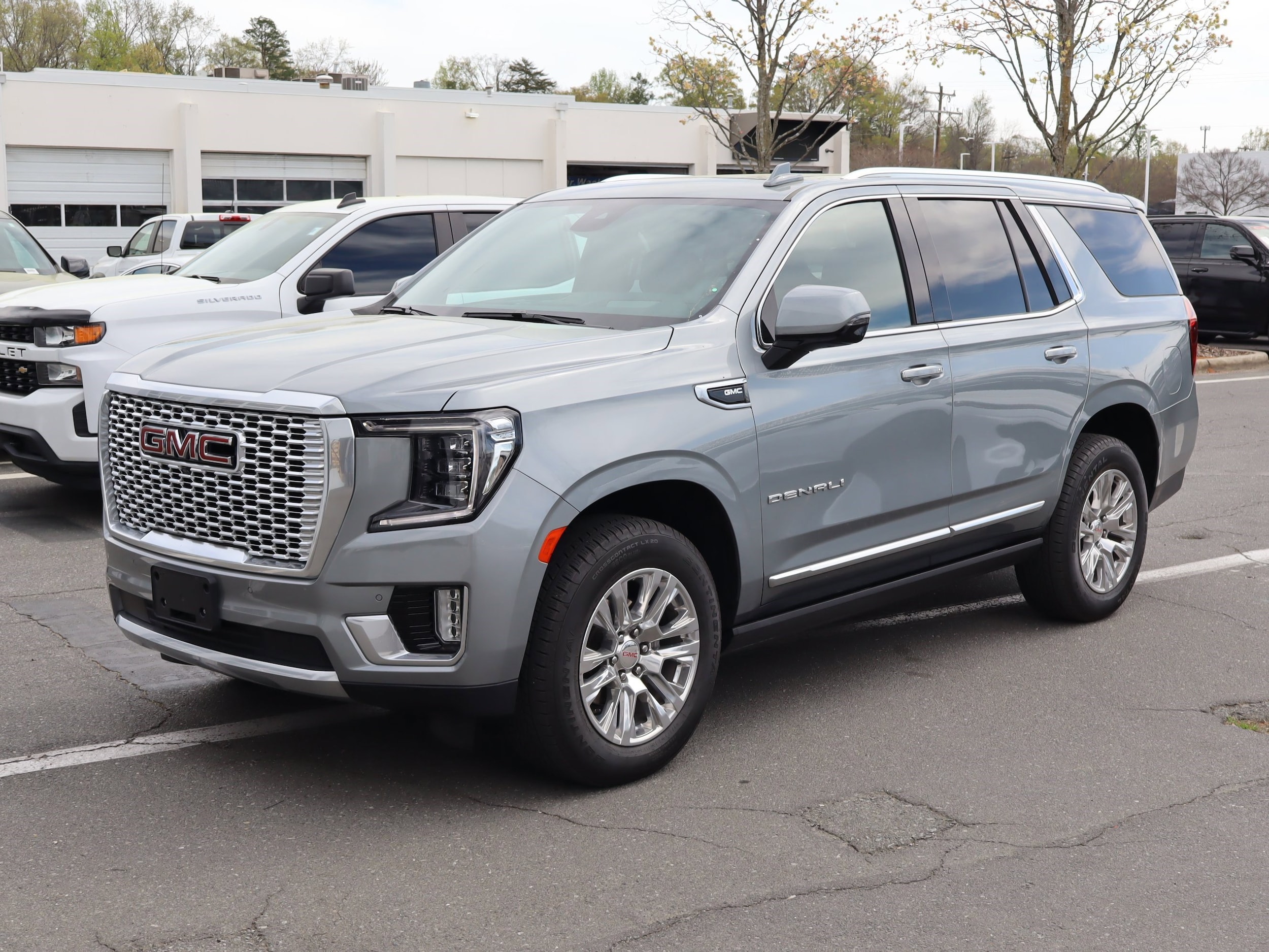 2024 GMC Yukon Denali photo 4
