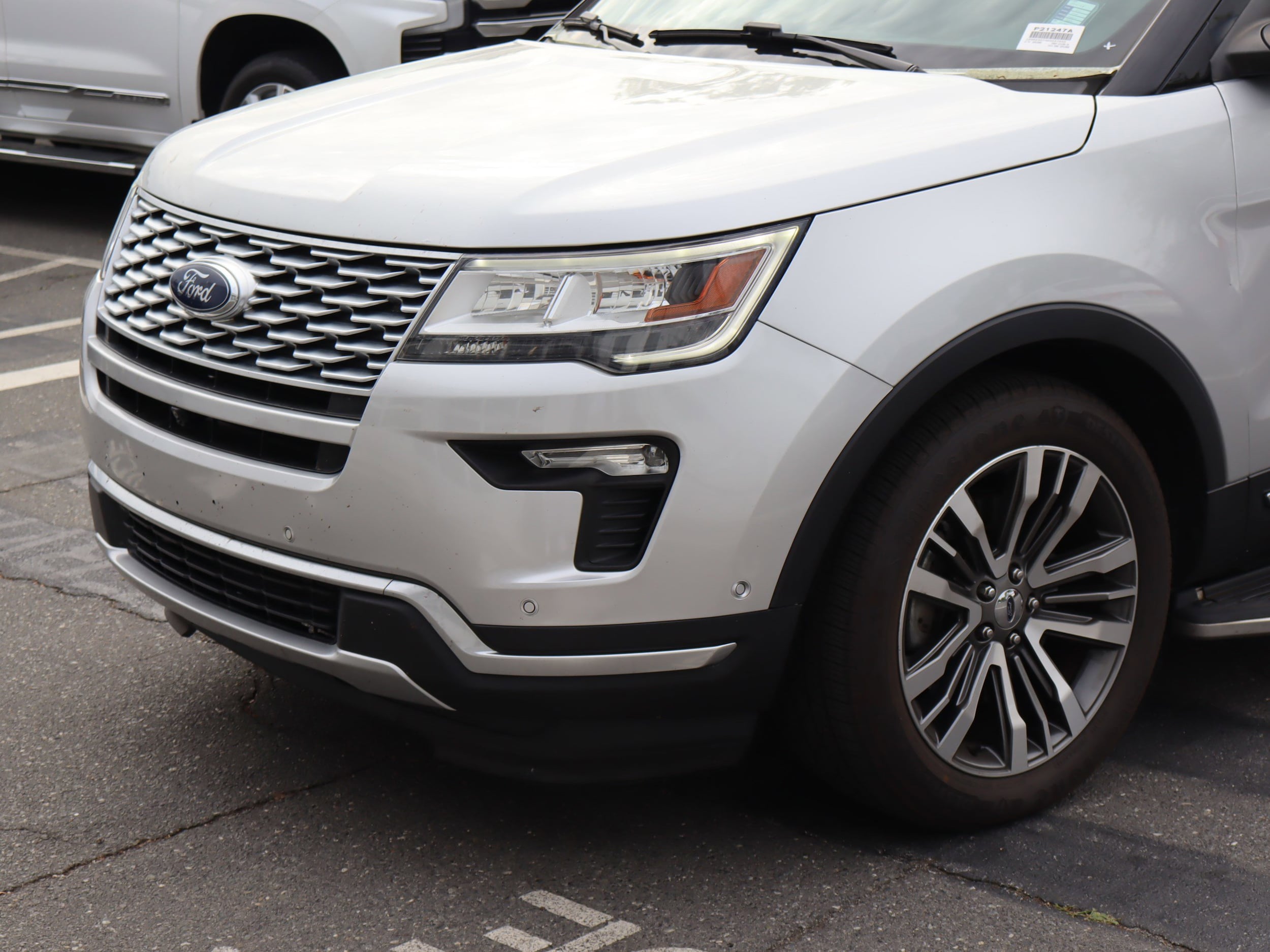 2019 Ford Explorer Platinum photo 6