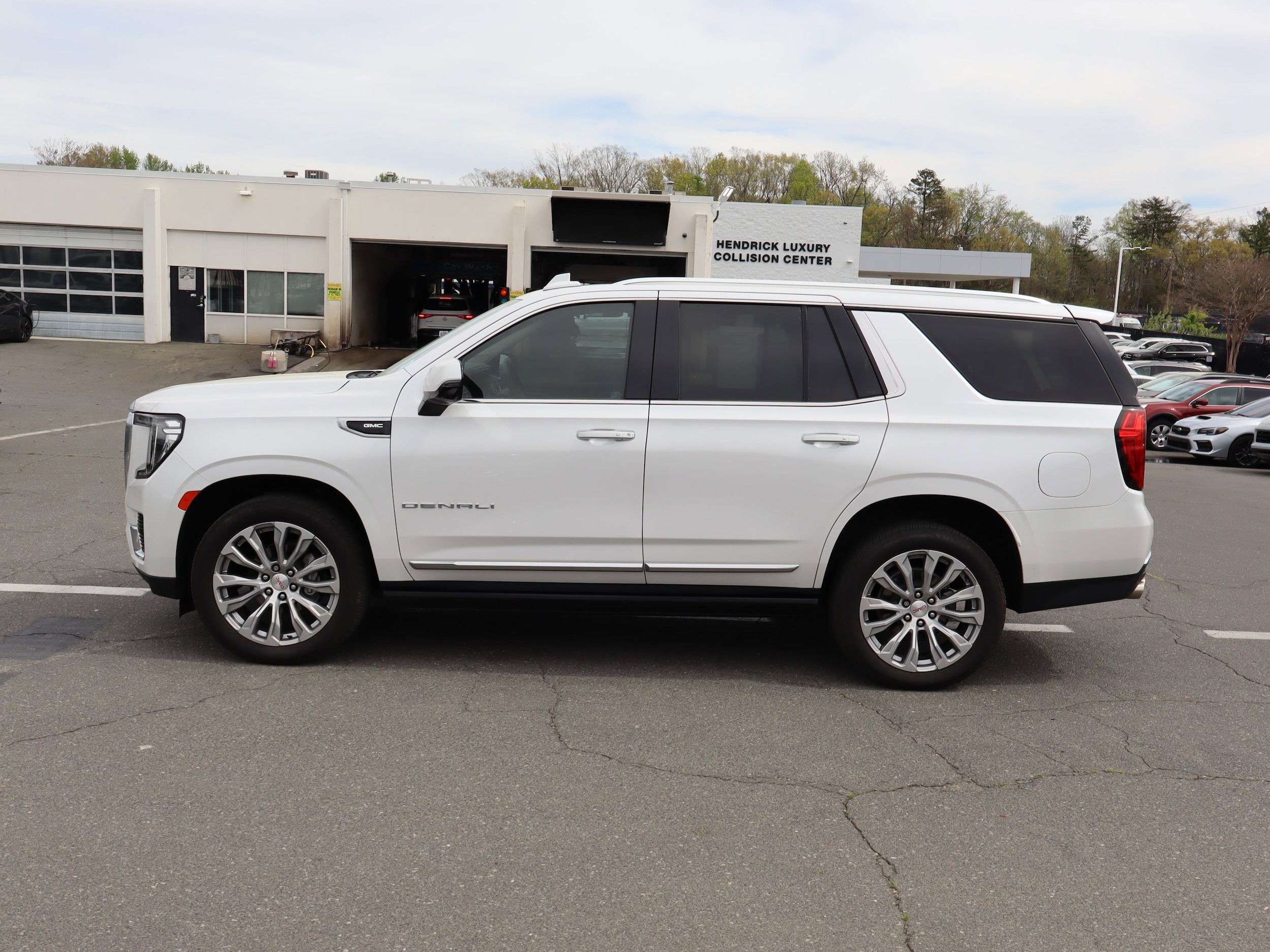 2023 GMC Yukon Denali photo 6