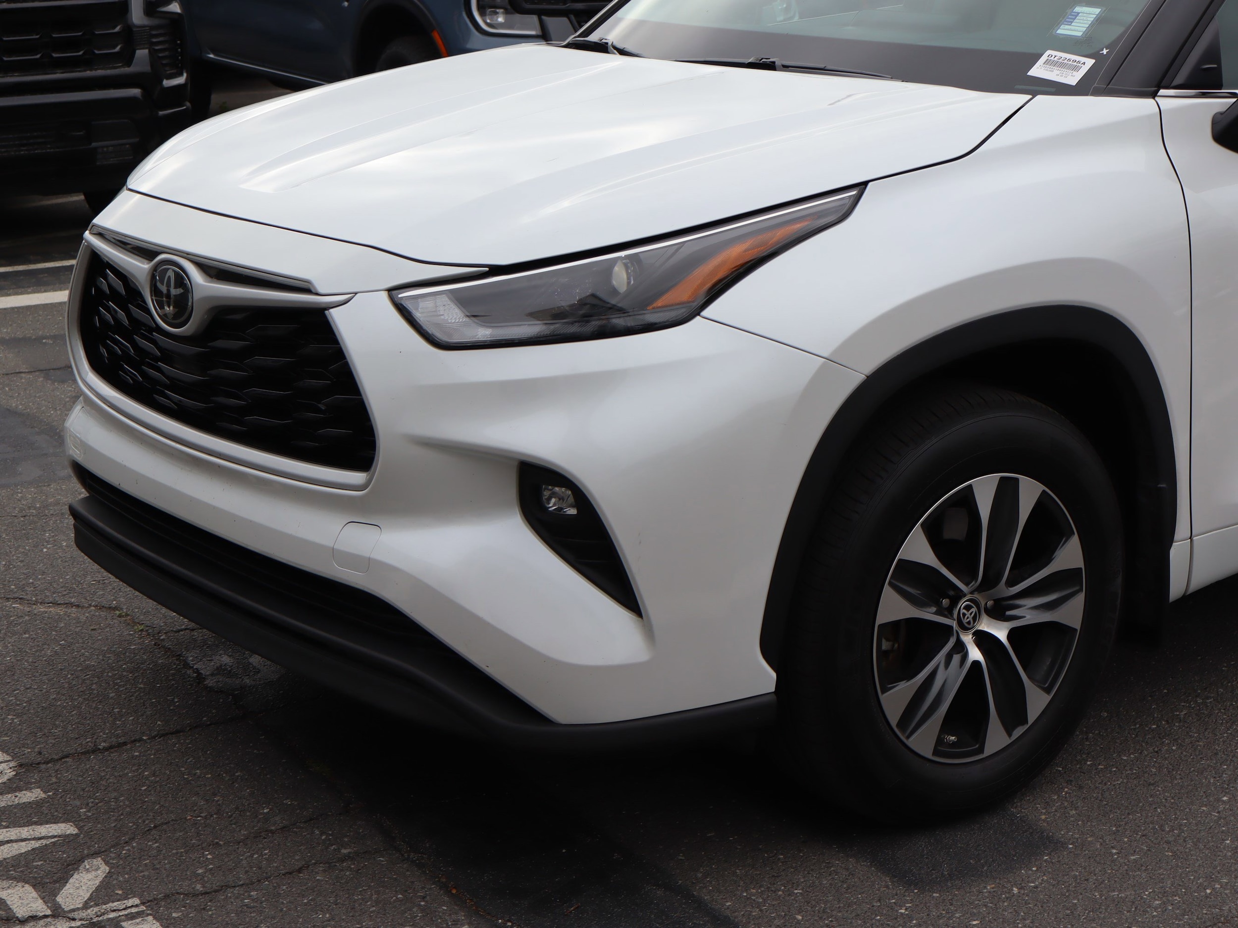 2024 Toyota Highlander XLE photo 5