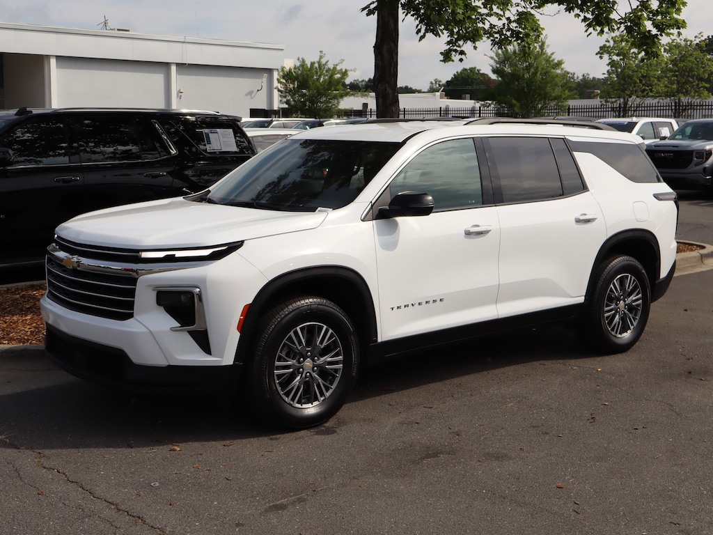 Used 2025 Chevrolet Traverse FWD LT SUV