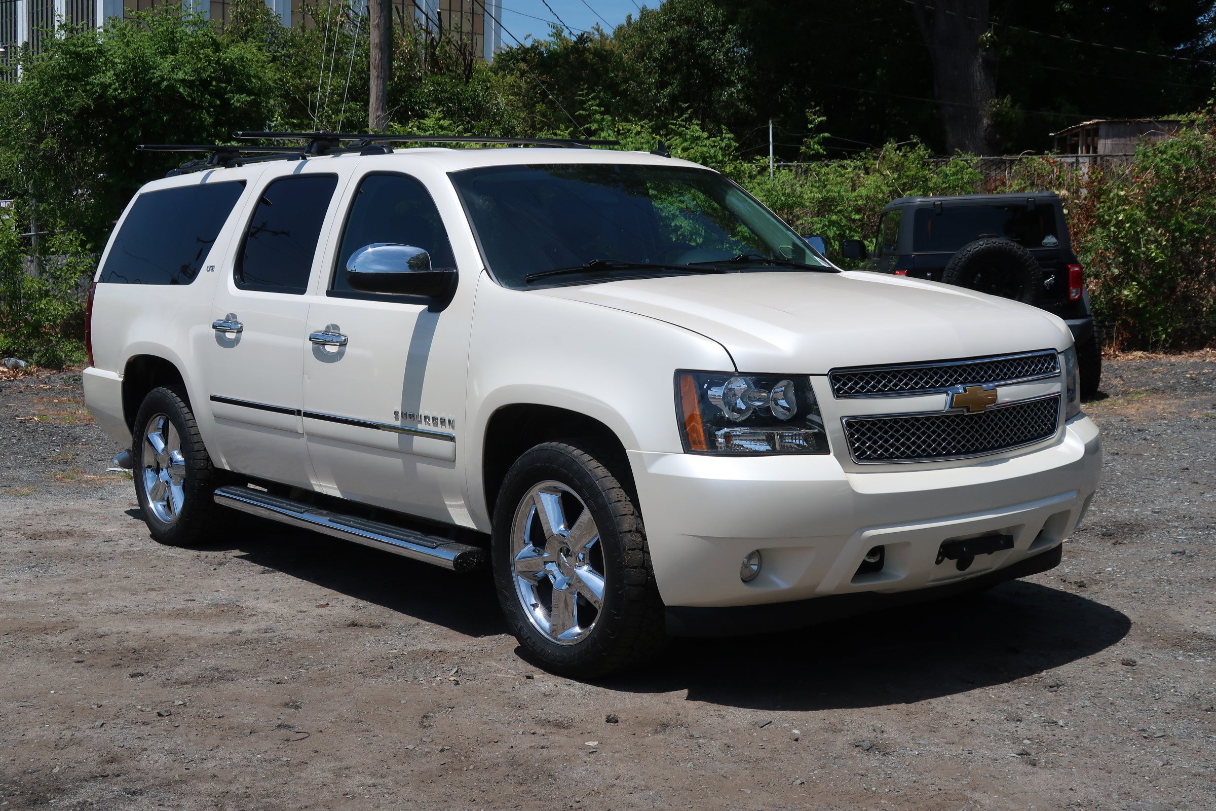 2013 Chevrolet Suburban LTZ photo 2