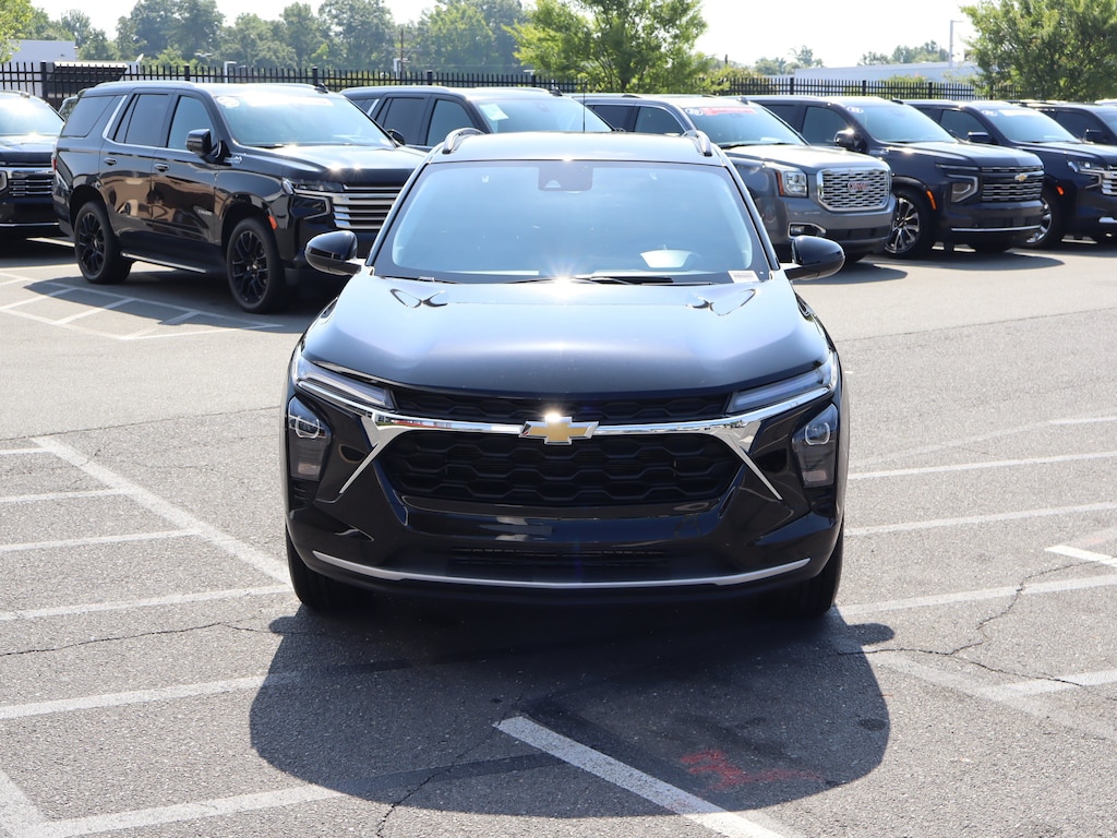 Used 2025 Chevrolet Trax LT SUV