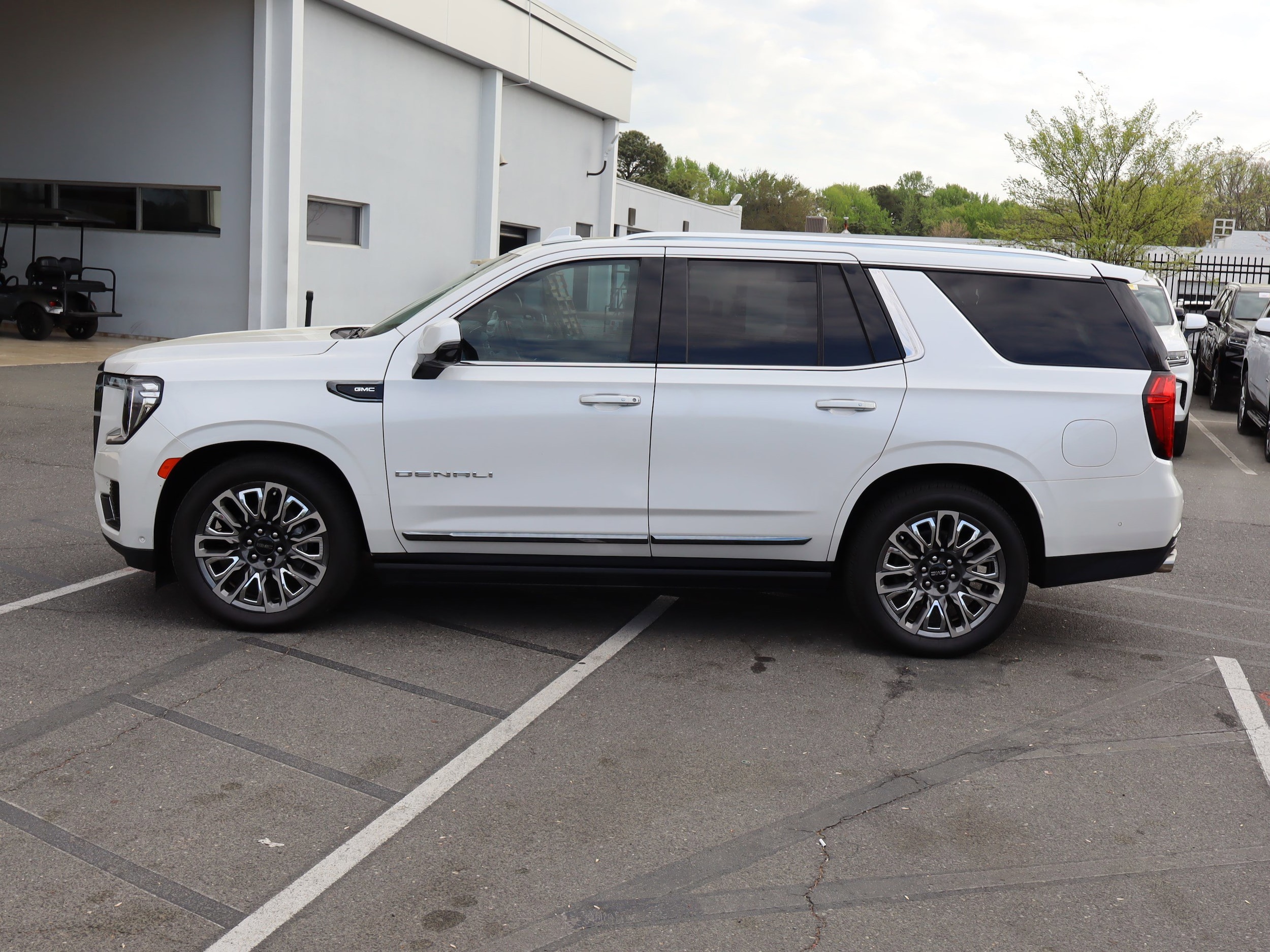 2023 GMC Yukon Denali Ultimate photo 6