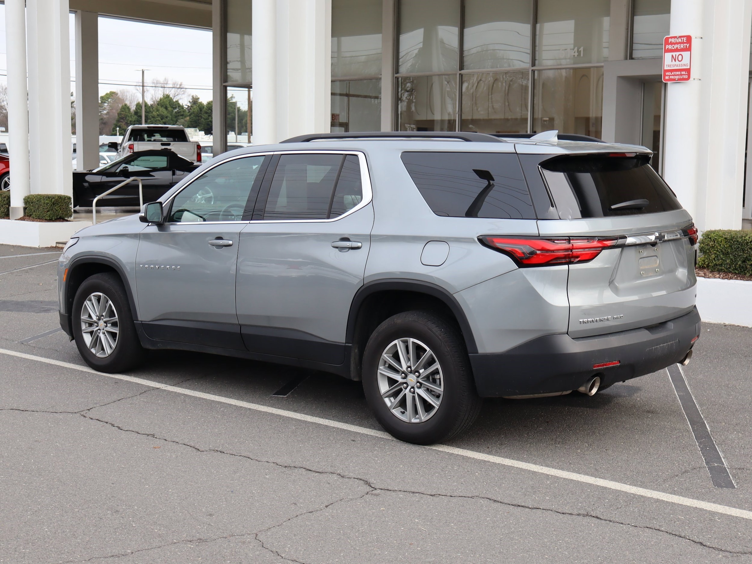 2023 Chevrolet Traverse LT Cloth photo 3