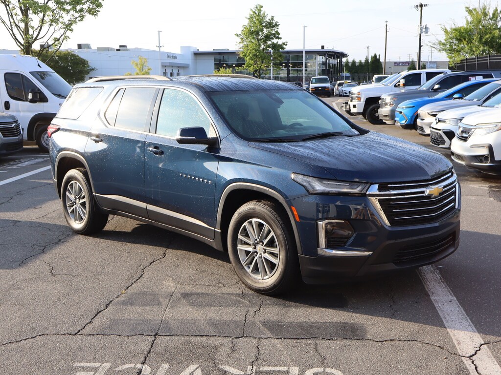 Used 2023 Chevrolet Traverse LT Cloth SUV