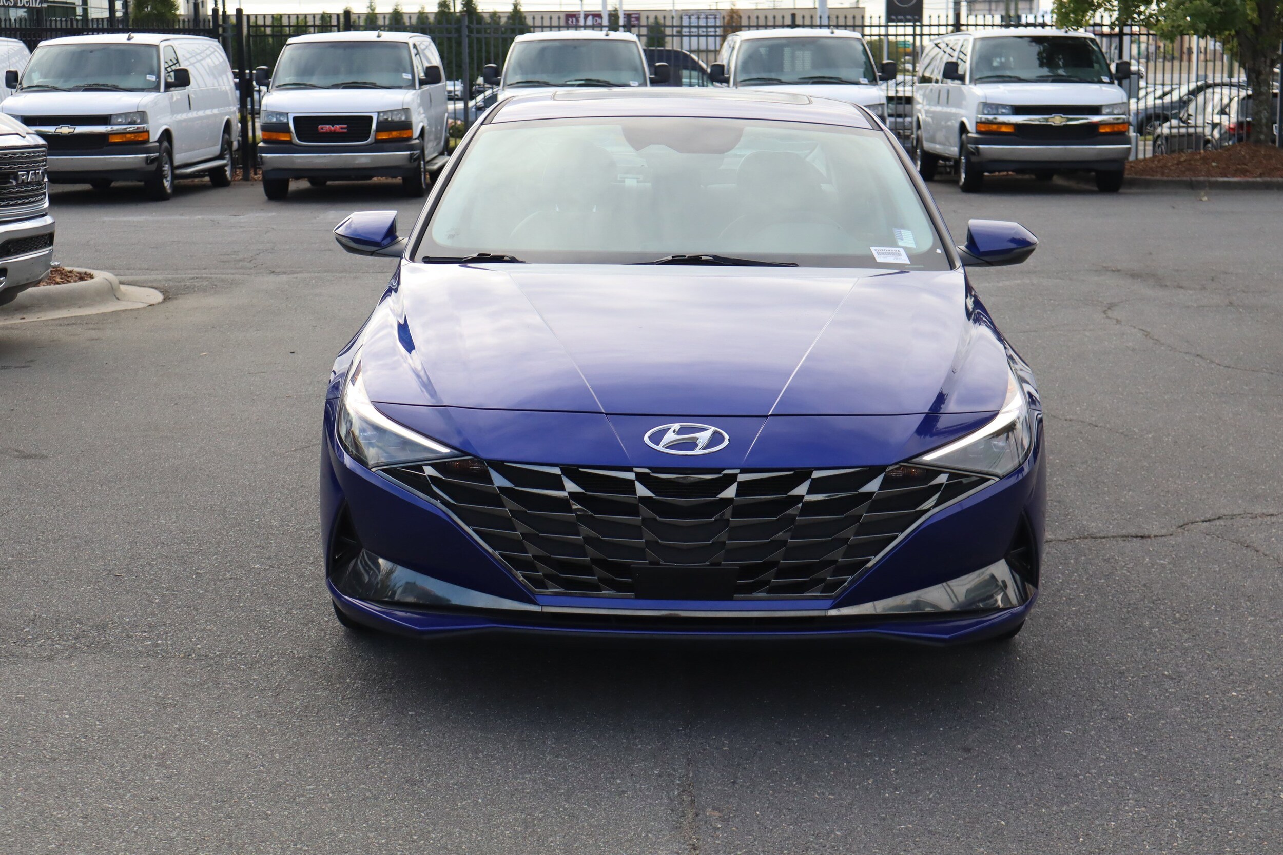 2023 Hyundai Elantra Limited photo 2