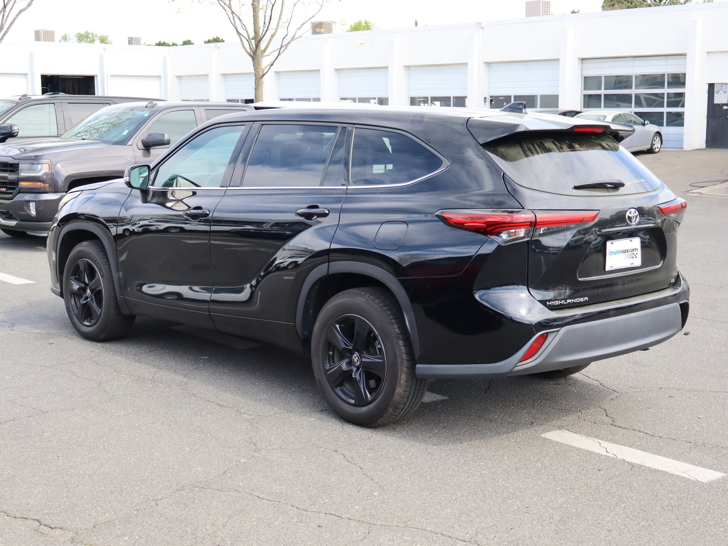 2021 Toyota Highlander LE photo 3