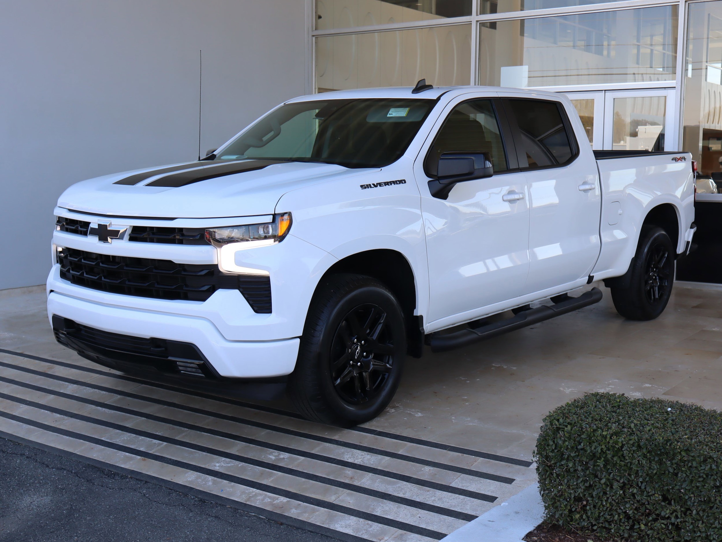 2023 Chevrolet Silverado 1500 RST photo 4