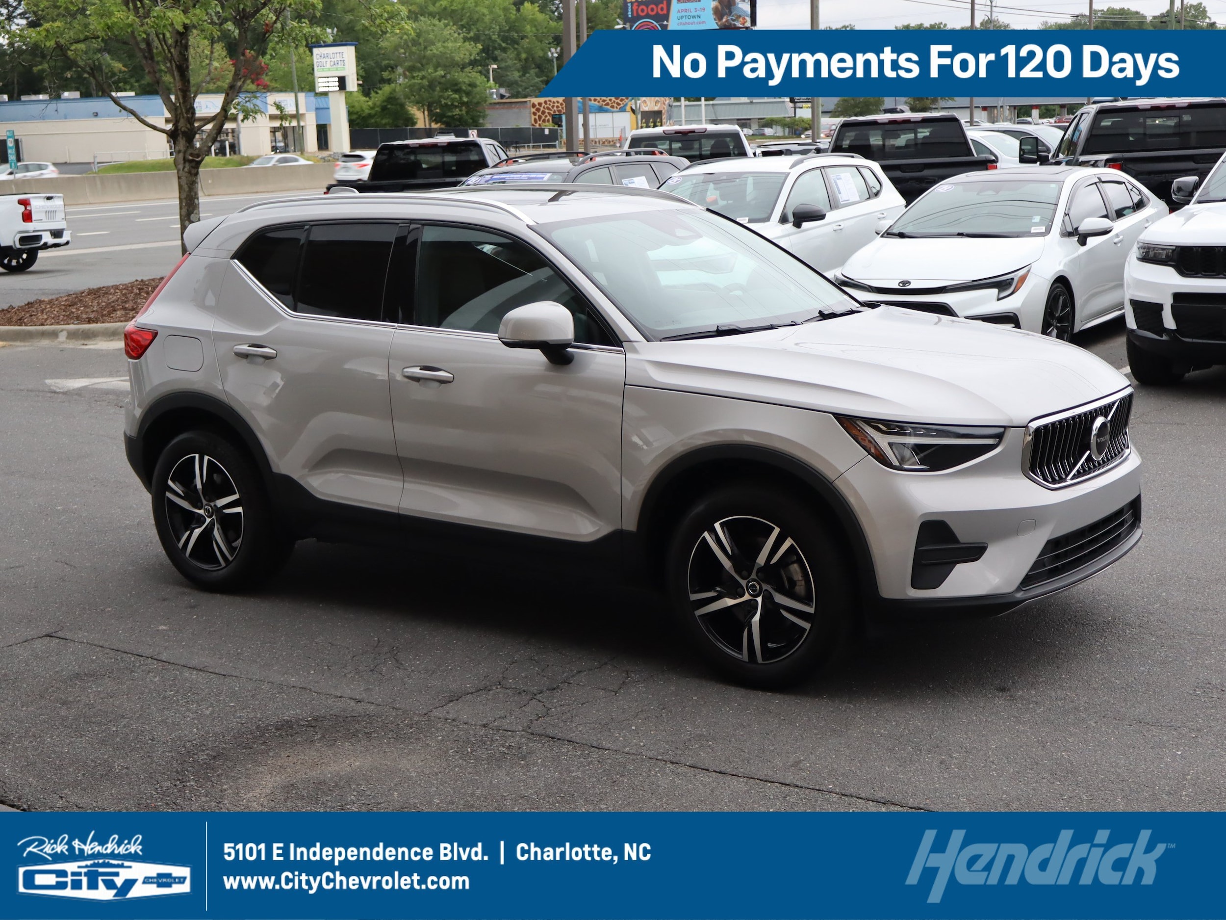 2025 Volvo XC40 Core Bright Theme
