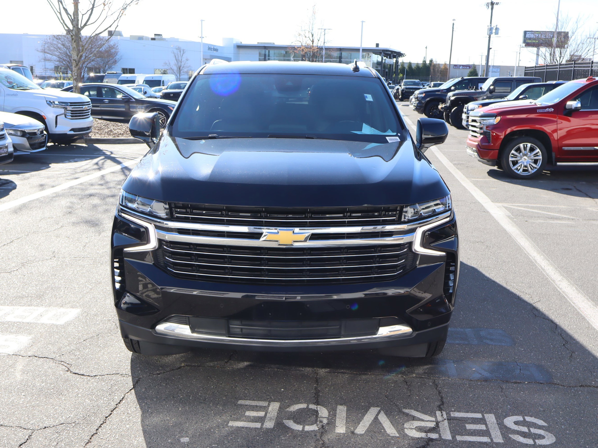 2023 Chevrolet Suburban LT photo 2