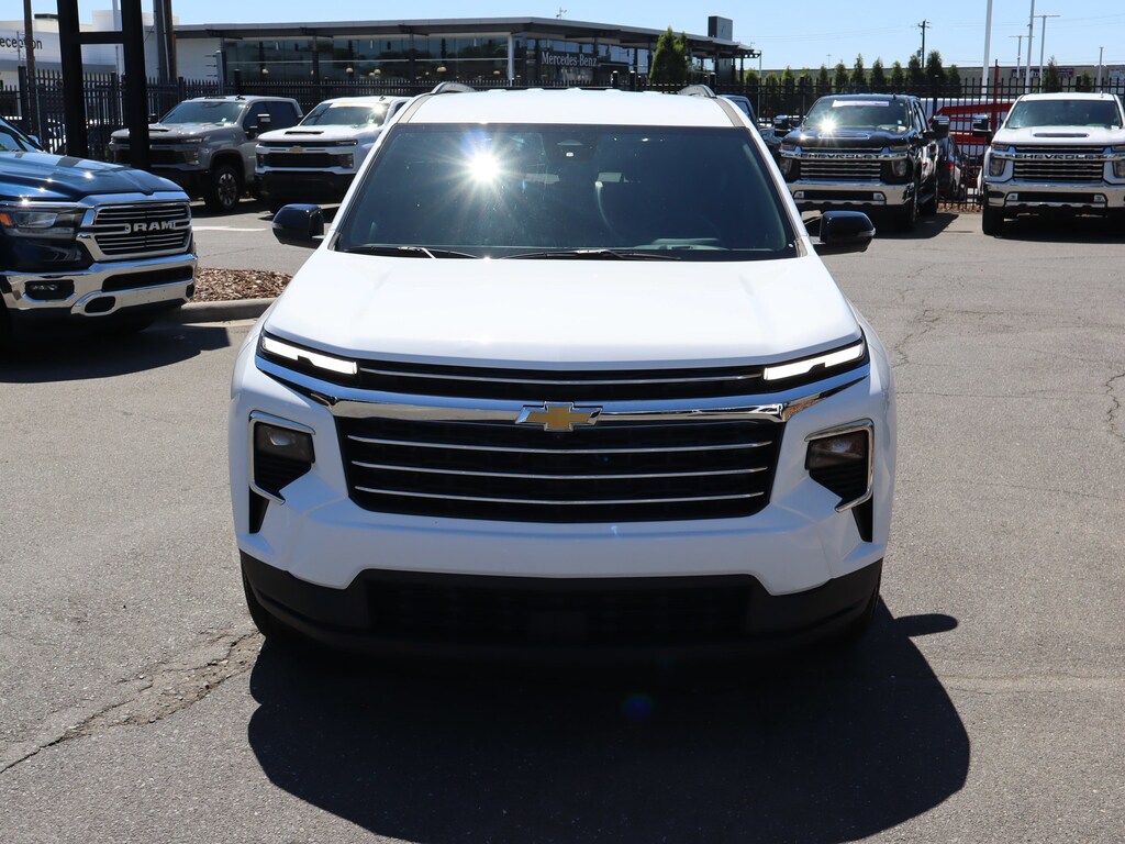 Used 2025 Chevrolet Traverse FWD LT SUV
