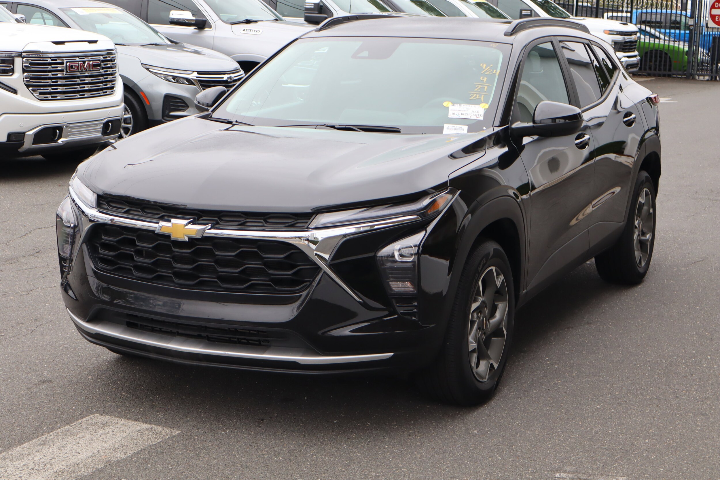 2024 Chevrolet Trax LT photo 3