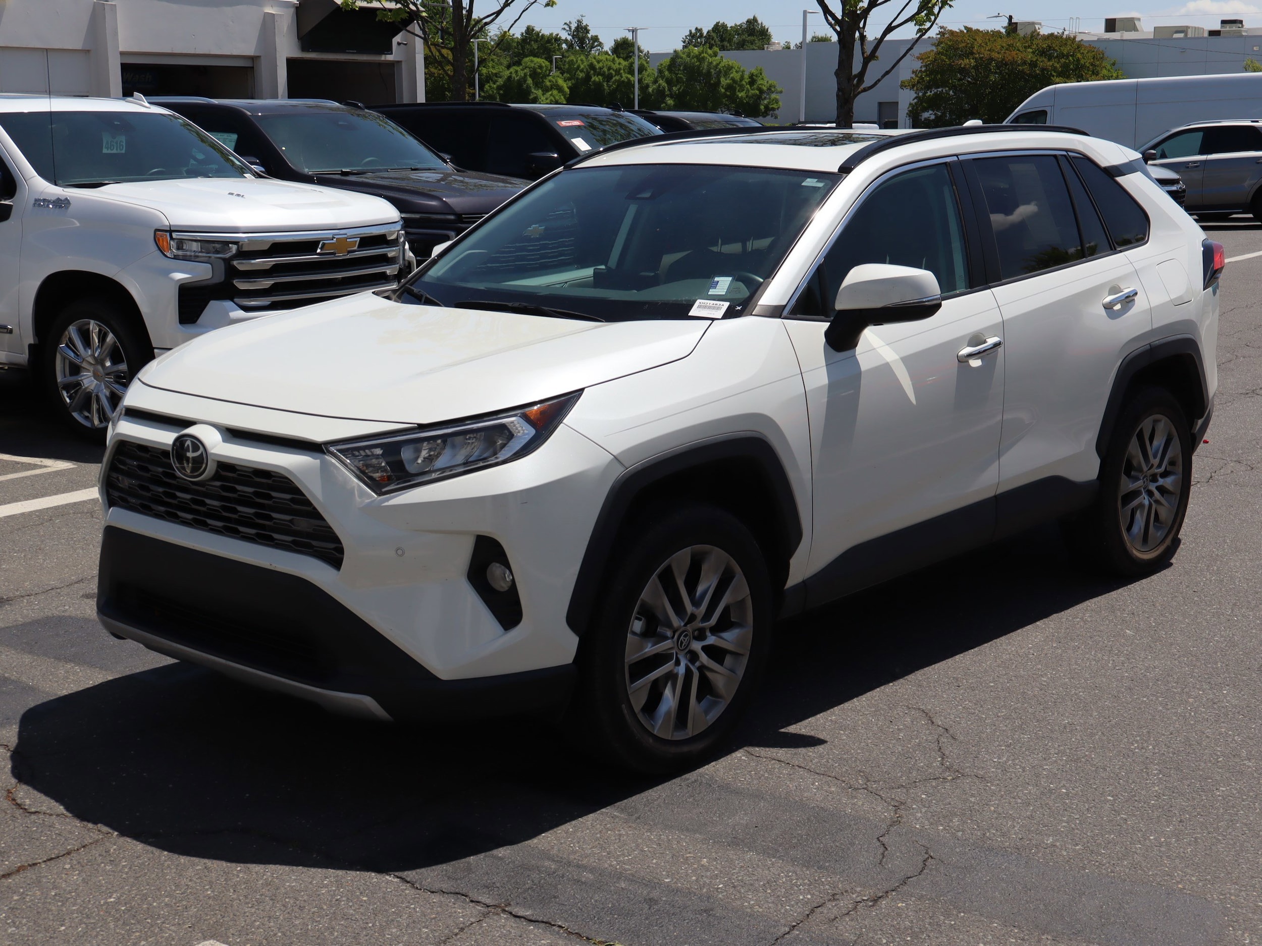 2020 Toyota RAV4 Limited photo 4